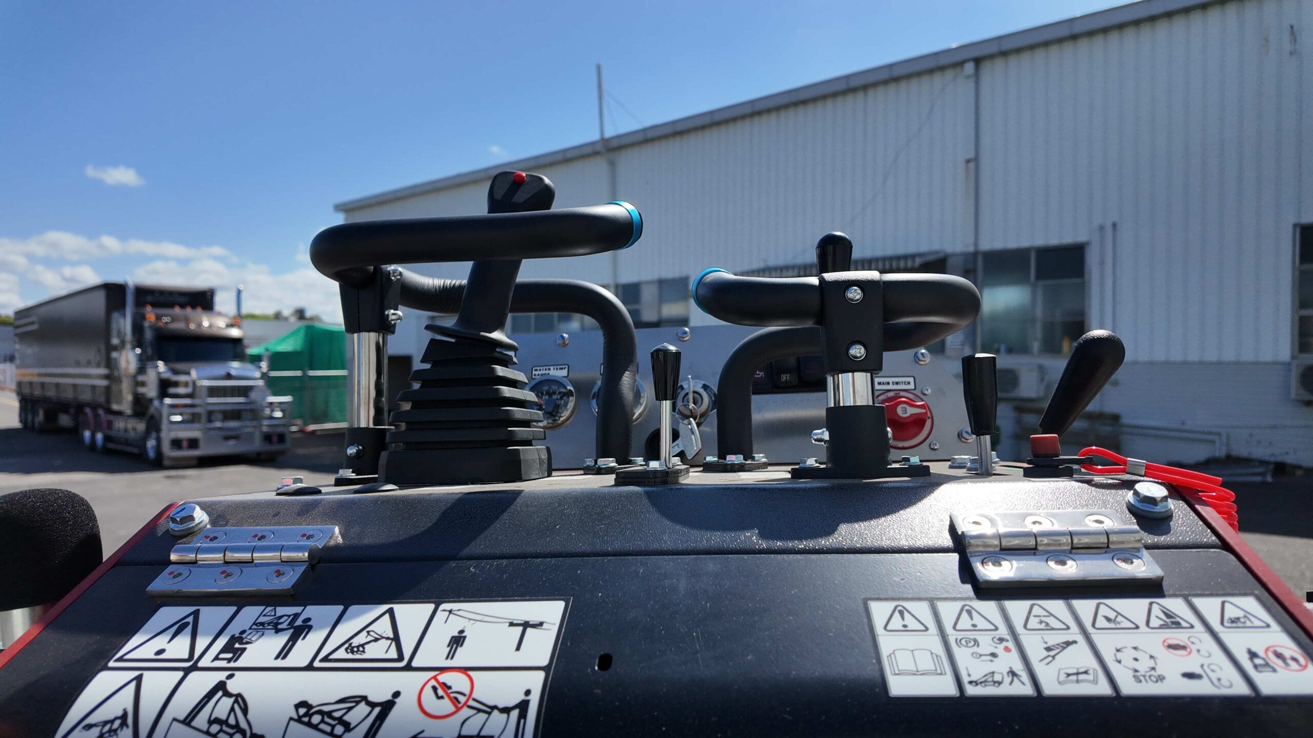 T45N Tracked Mini Loader with 25HP Kubota Engine | UHI Machinery - Image 13