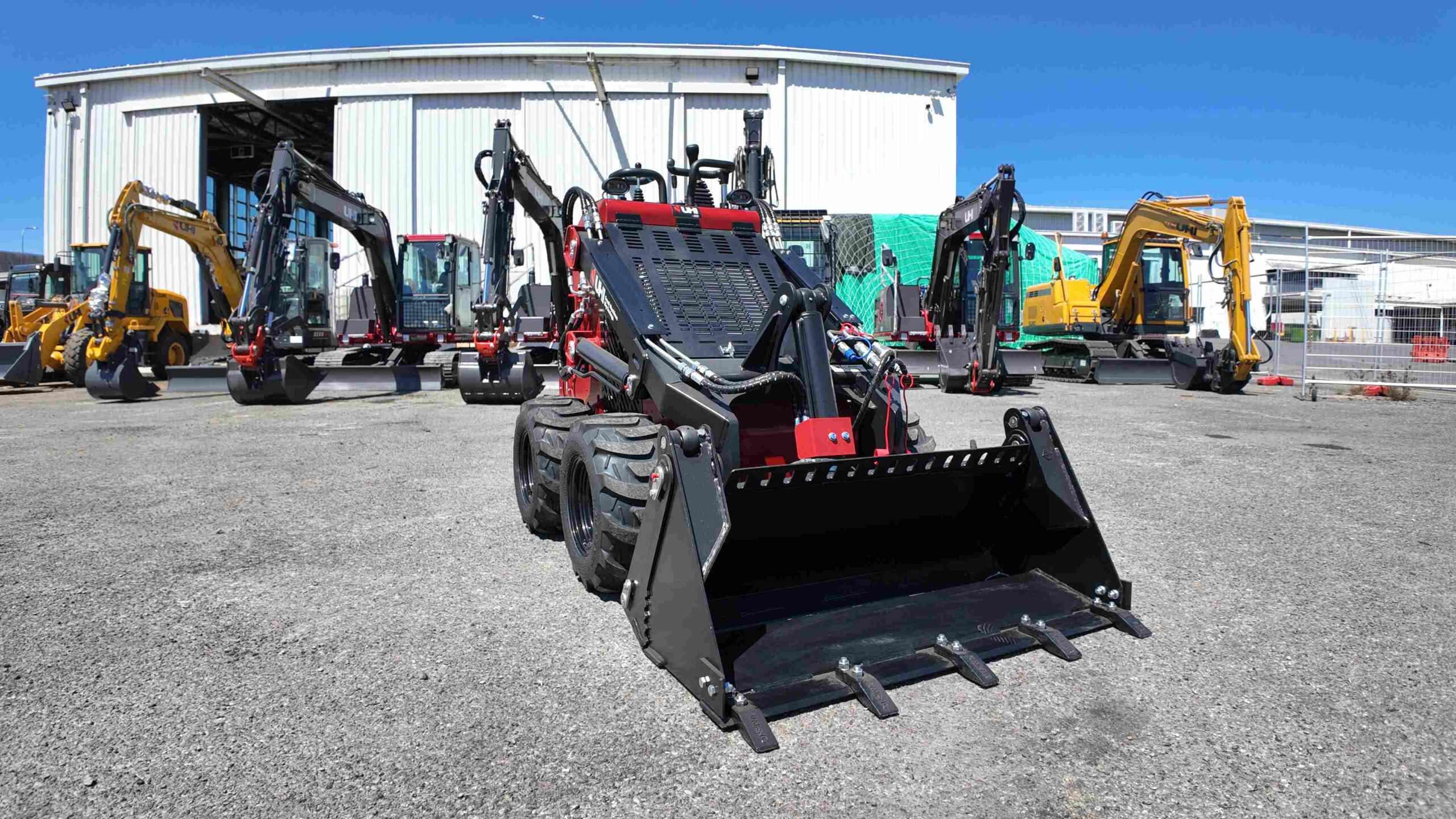 30DJ Mini Loader with Joystick Control | UHI Machinery - Image 2