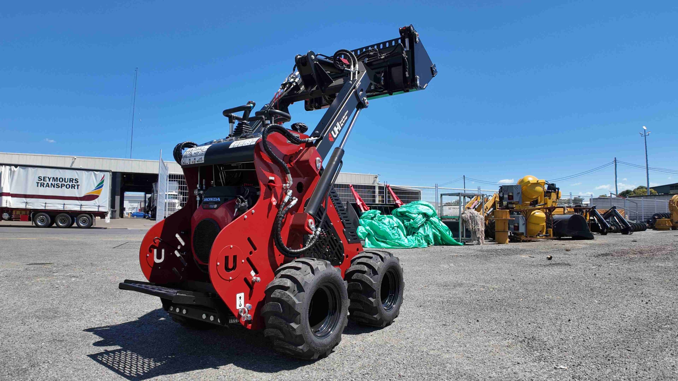 30DJ Mini Loader with Joystick Control | UHI Machinery - Image 7