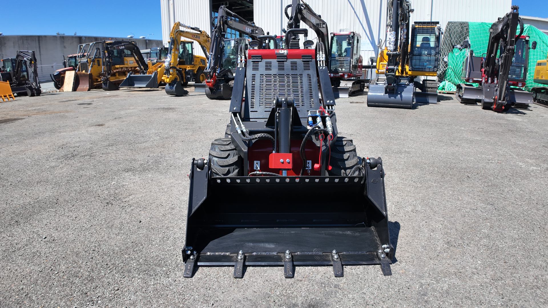 30DJ Mini Loader with Joystick Control | UHI Machinery - Image 4