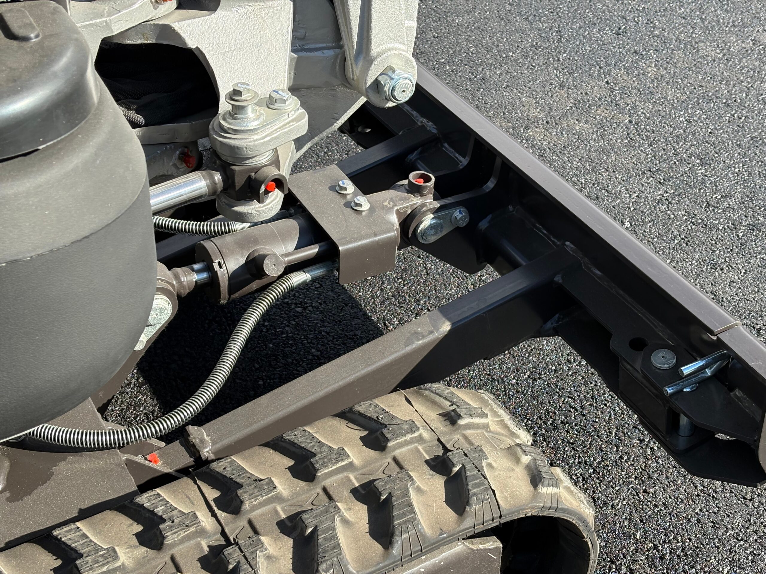 UME14 1.4 Ton Mini Excavator | UHI Machinery image 7