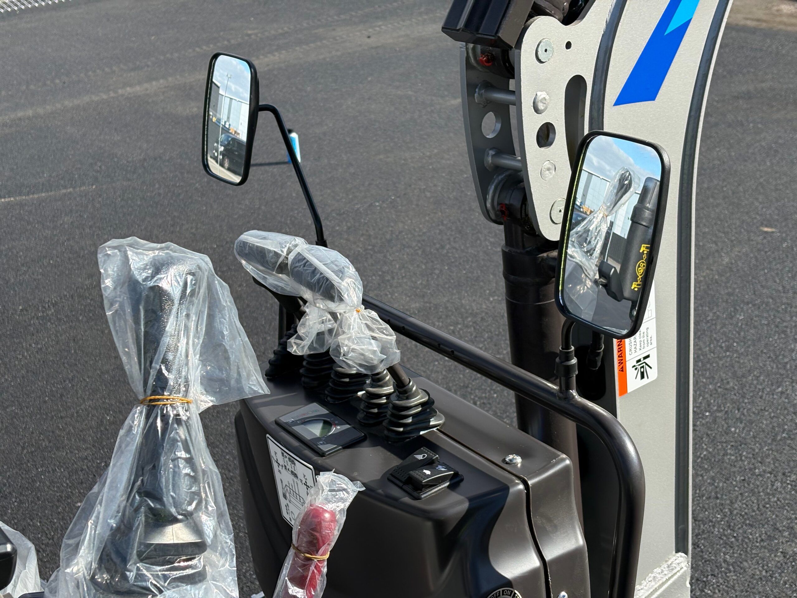 UME14 1.4 Ton Mini Excavator | UHI Machinery image 8