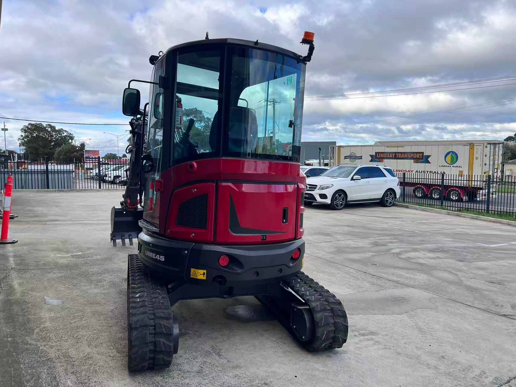 UME45 4.2 Ton Excavator | UHI Machinery - Image 3
