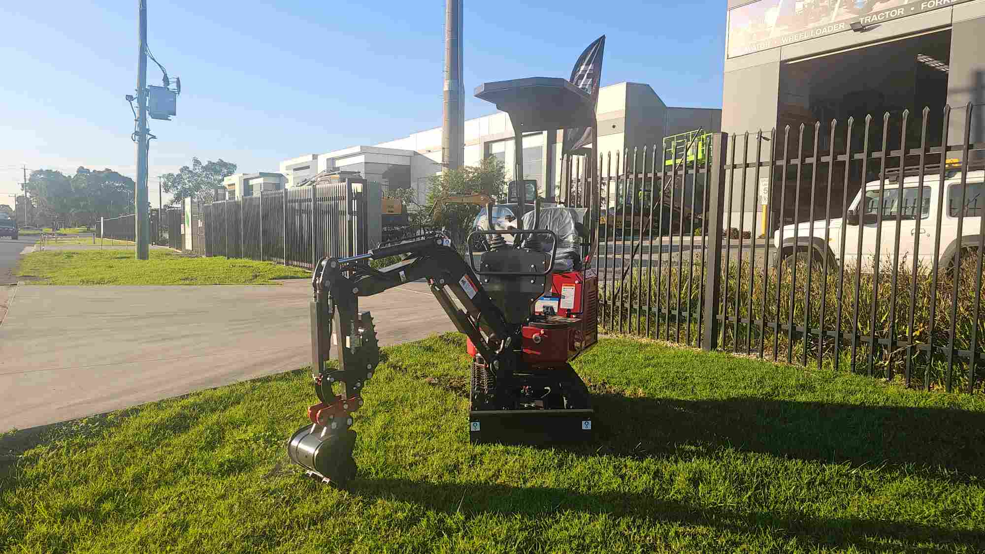 UME06 600kg Mini Excavator | UHI Machinery - Image 7