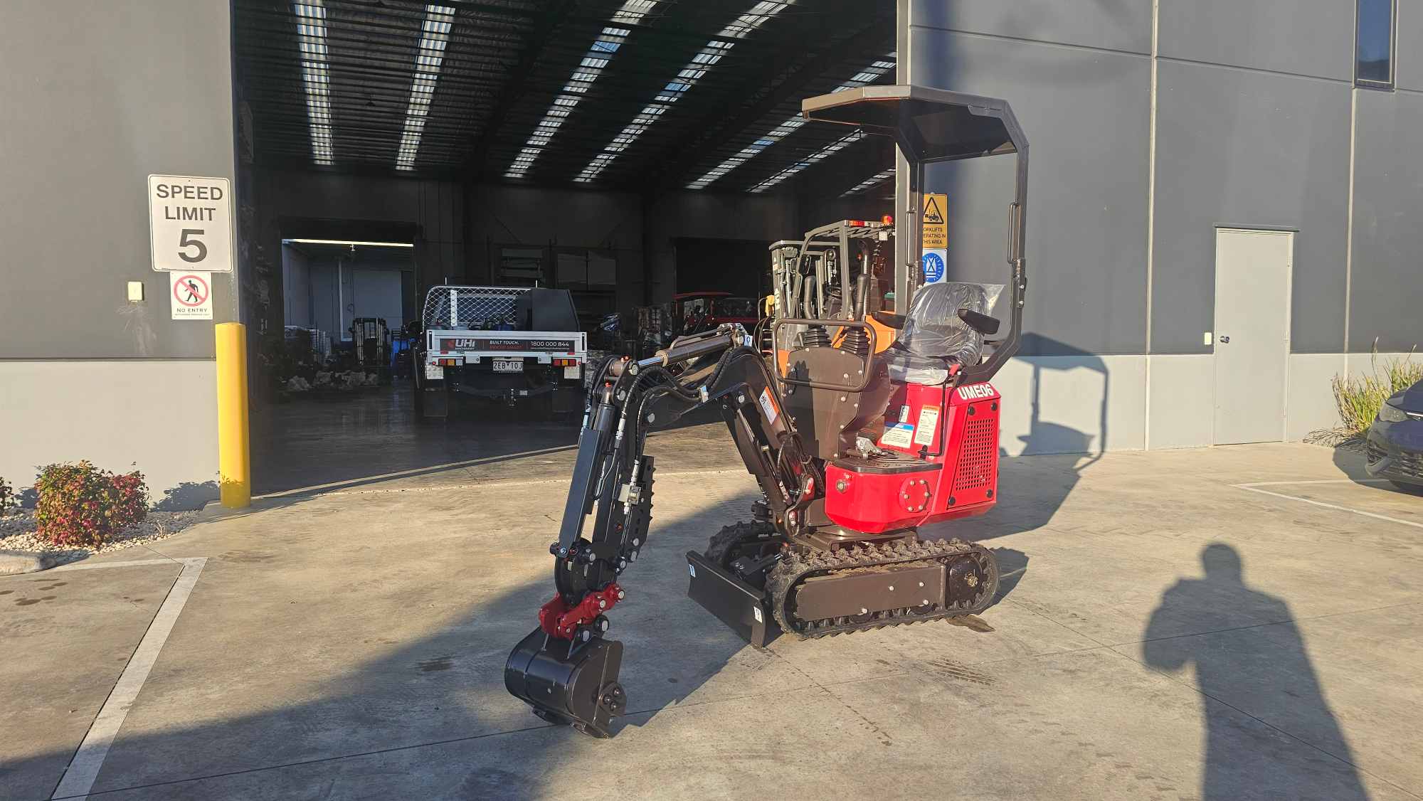 UME06 600kg Mini Excavator | UHI Machinery - Image 5