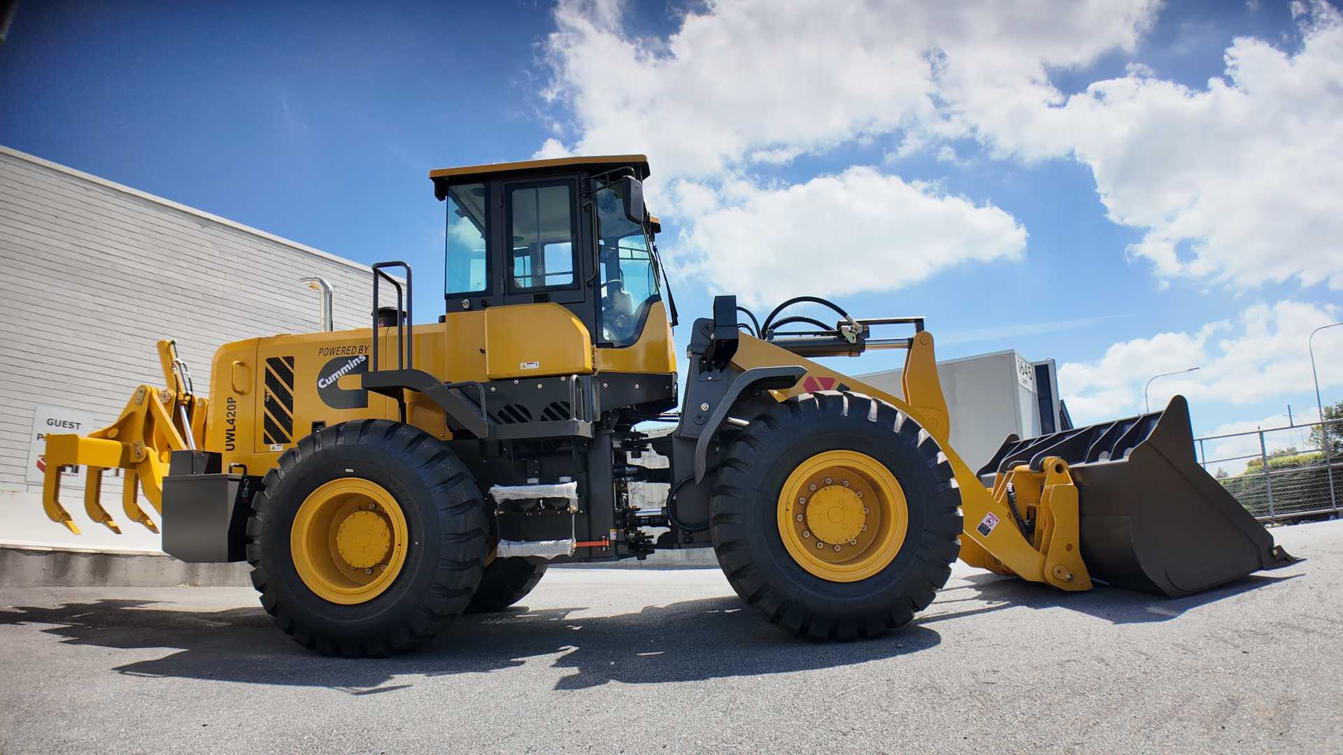 UWL420PR 4.2T Wheel Loader with 177hp Cummins Engine | UHI Machinery - Image 11