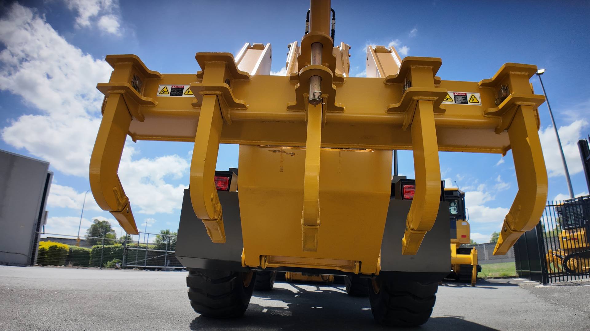 UWL420PR 4.2T Wheel Loader with 177hp Cummins Engine | UHI Machinery - Image 4