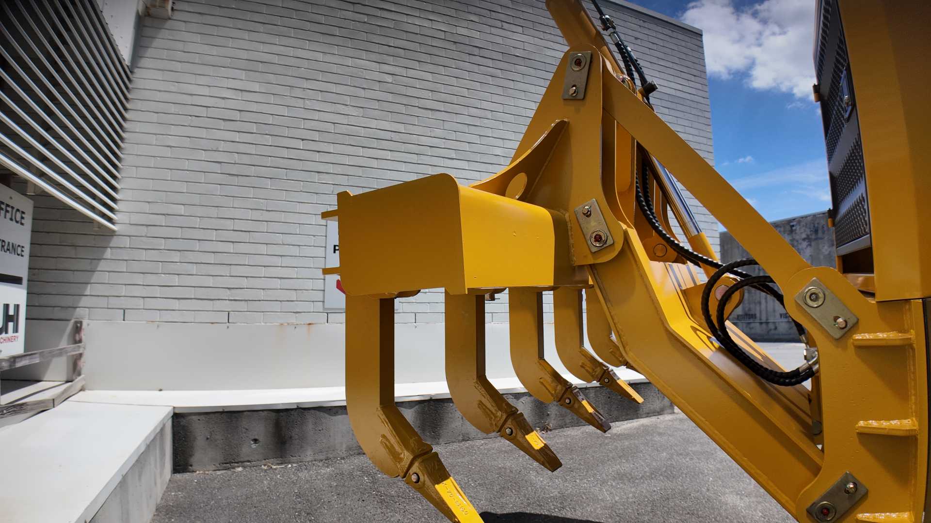 UWL420PR 4.2T Wheel Loader with 177hp Cummins Engine | UHI Machinery - Image 9