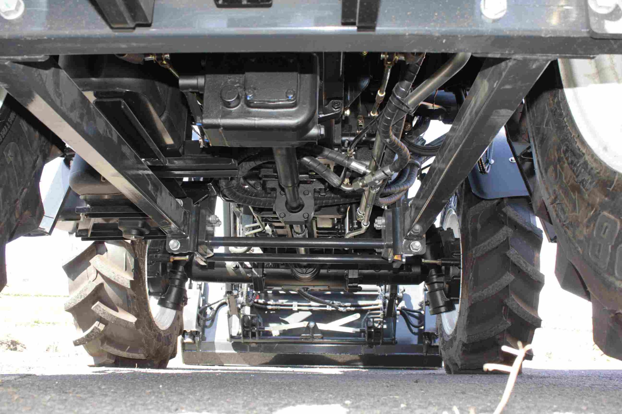 LGF654P 65HP Premium Tractor | UHI Machinery image 16