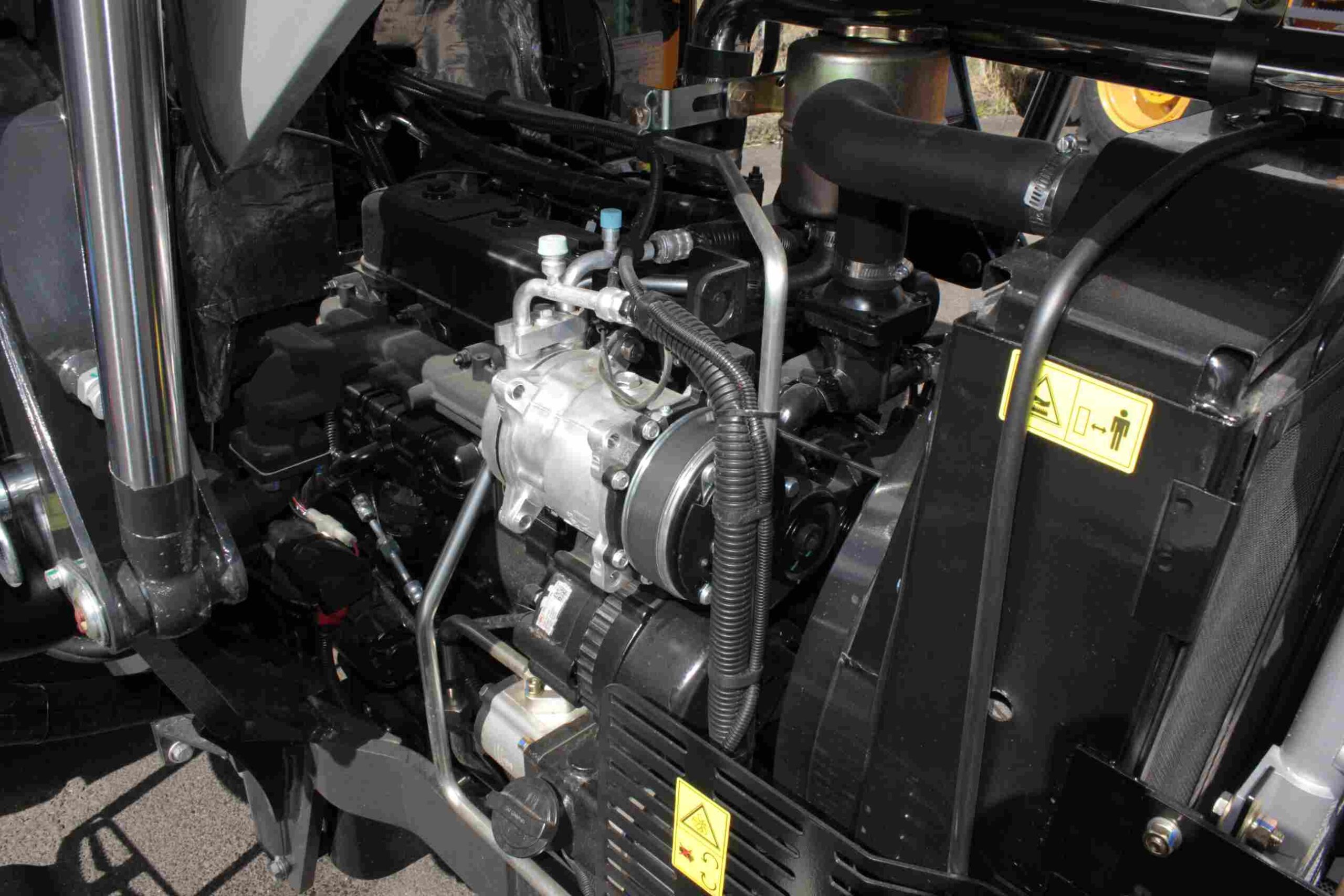 LGF654P 65HP Premium Tractor | UHI Machinery image 17
