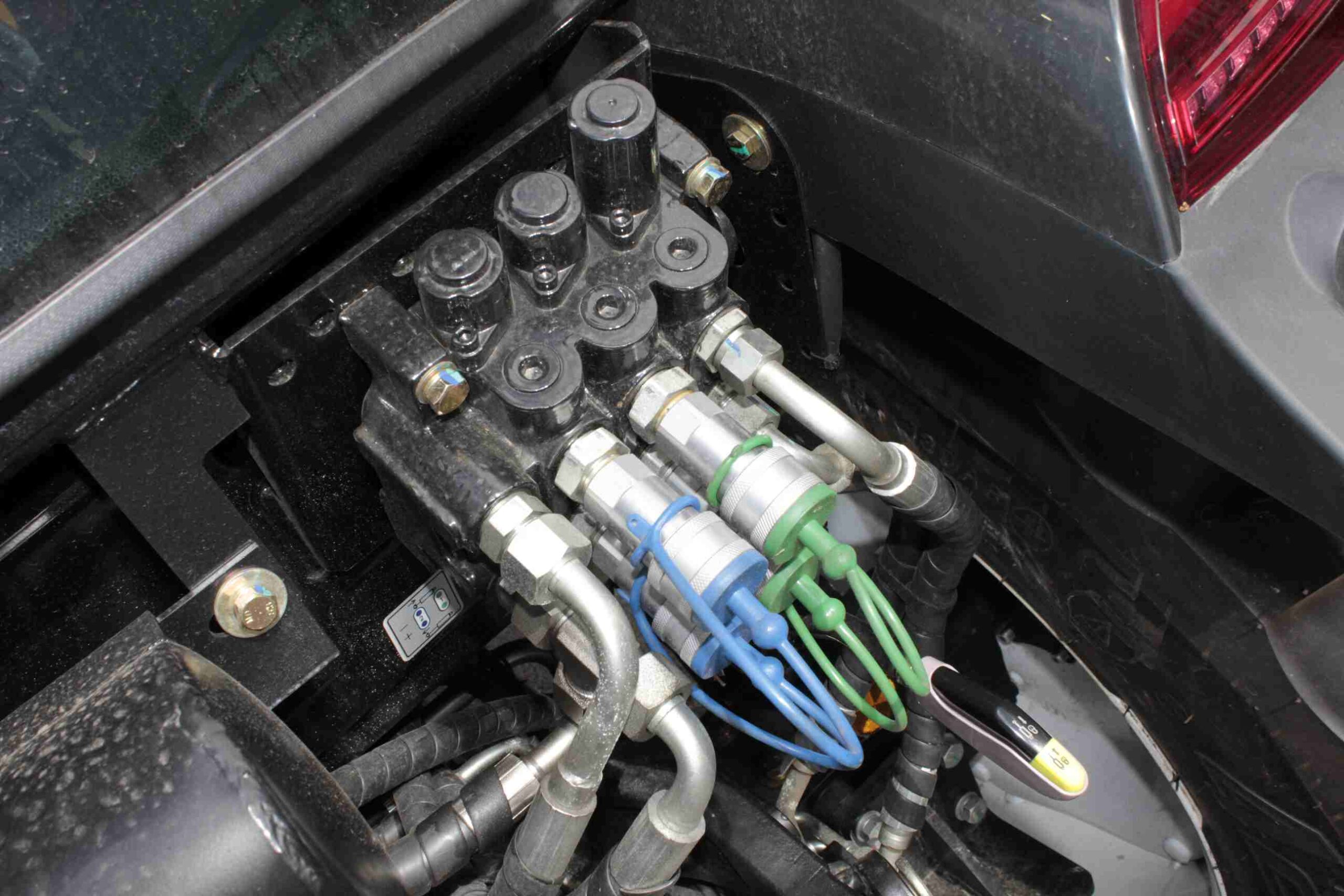 LGF654P 65HP Premium Tractor | UHI Machinery image 9
