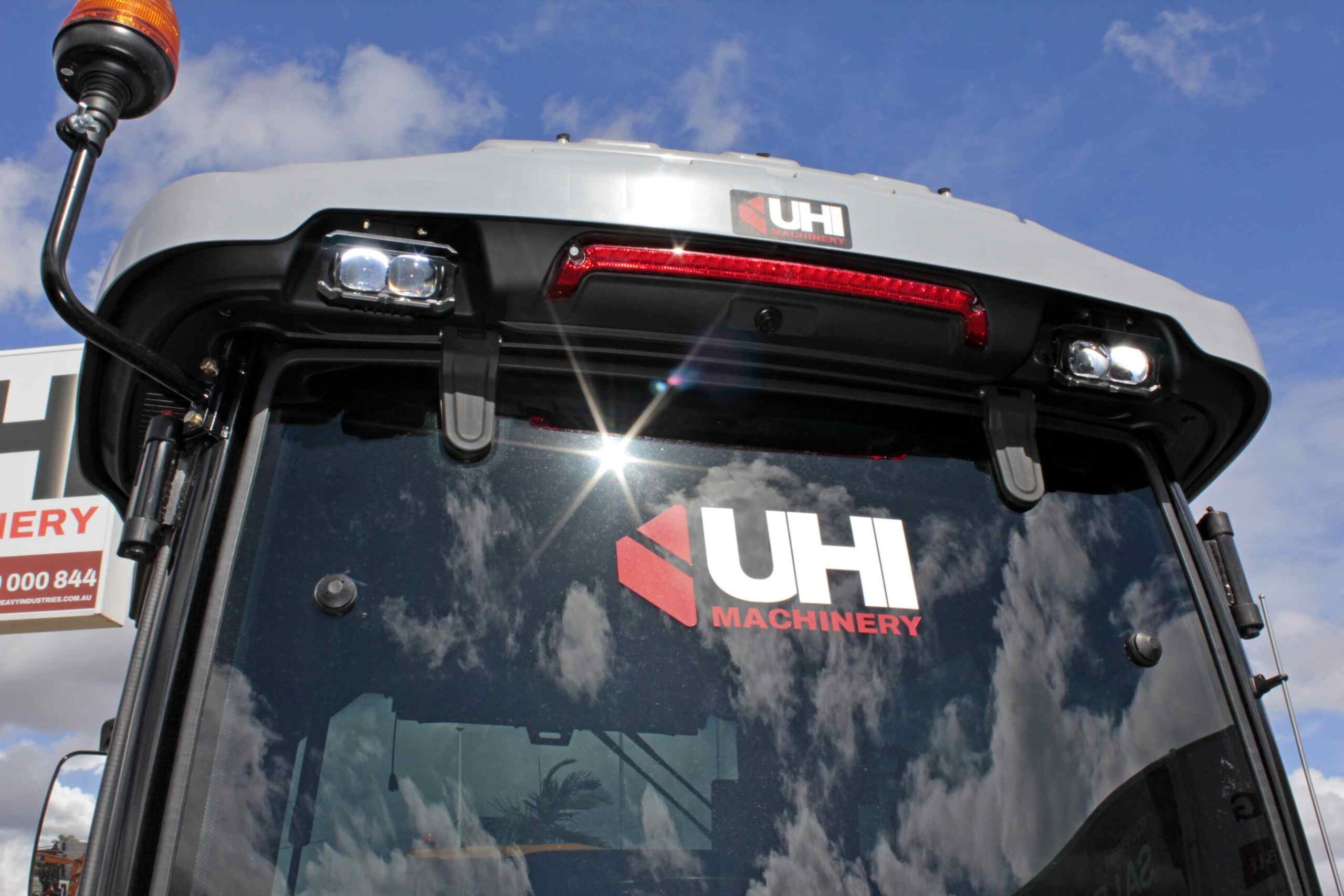 LGF654P 65HP Premium Tractor | UHI Machinery image 10