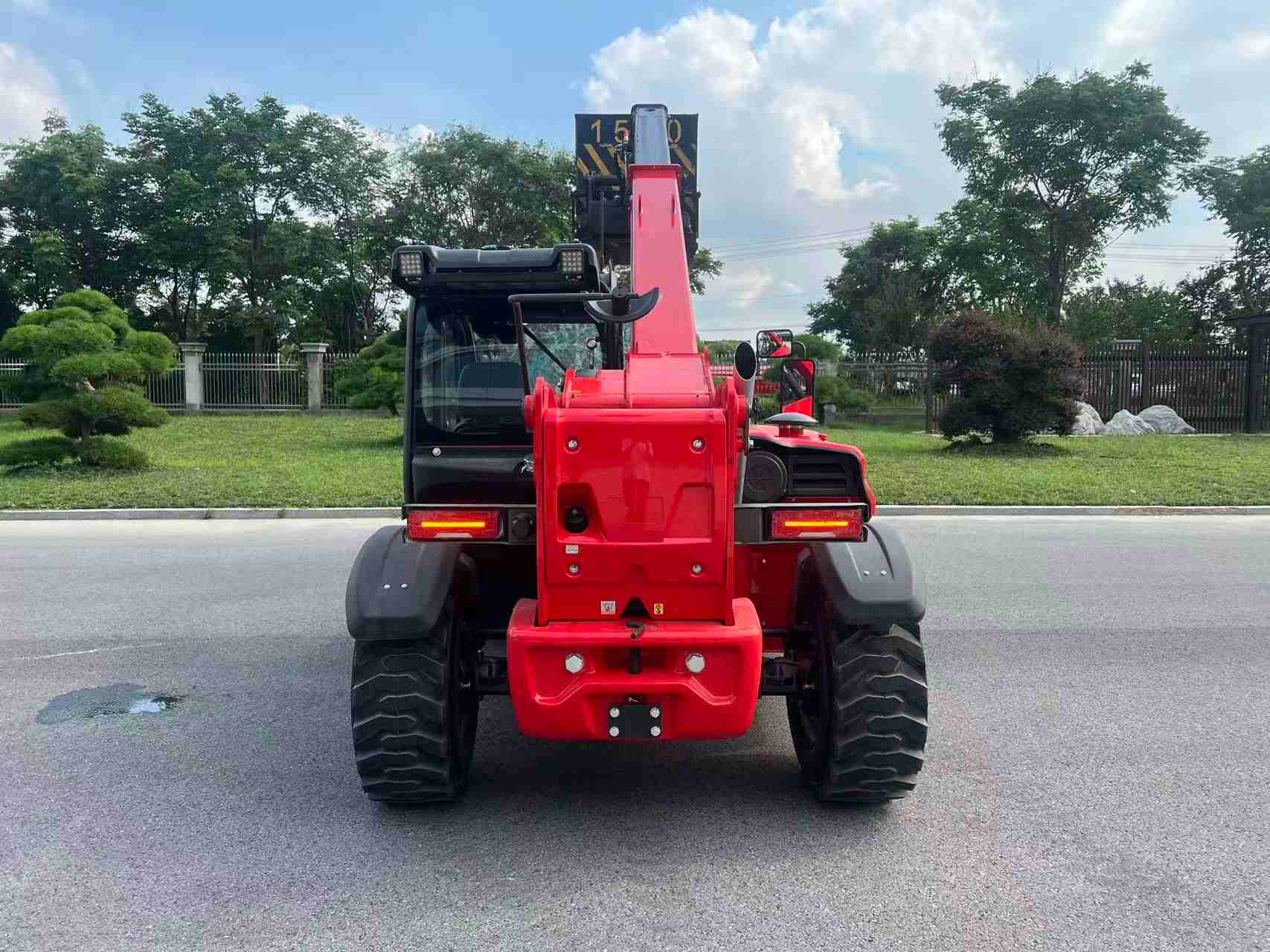 SW625 2.5T Telehandler with 74HP Kubota Engine | UHI Machinery - Image 9