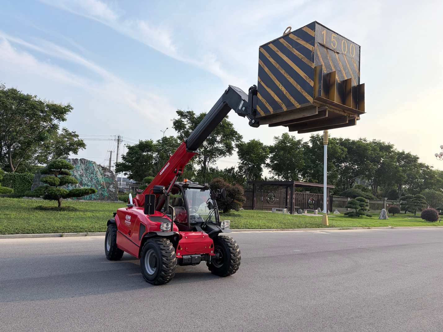 SW625 2.5T Telehandler with 74HP Kubota Engine | UHI Machinery - Image 3