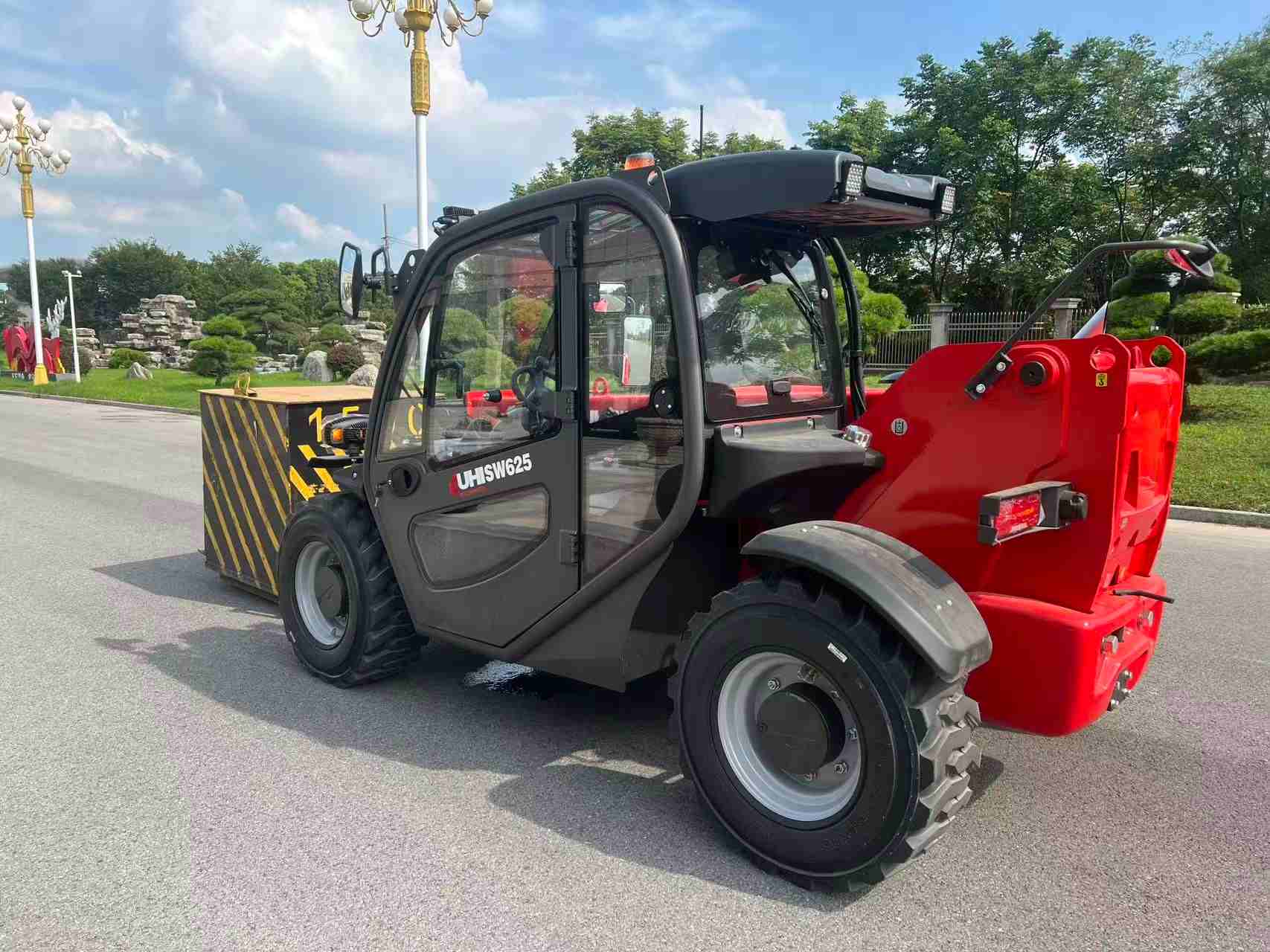 SW625 2.5T Telehandler with 74HP Kubota Engine | UHI Machinery - Image 5