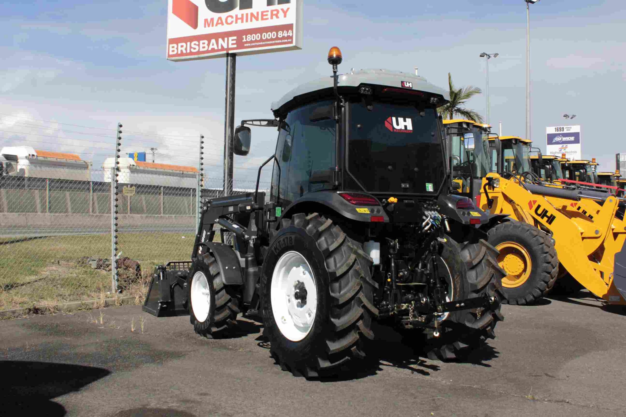 LGF754P 75HP Premium Tractor | UHI Machinery image 4