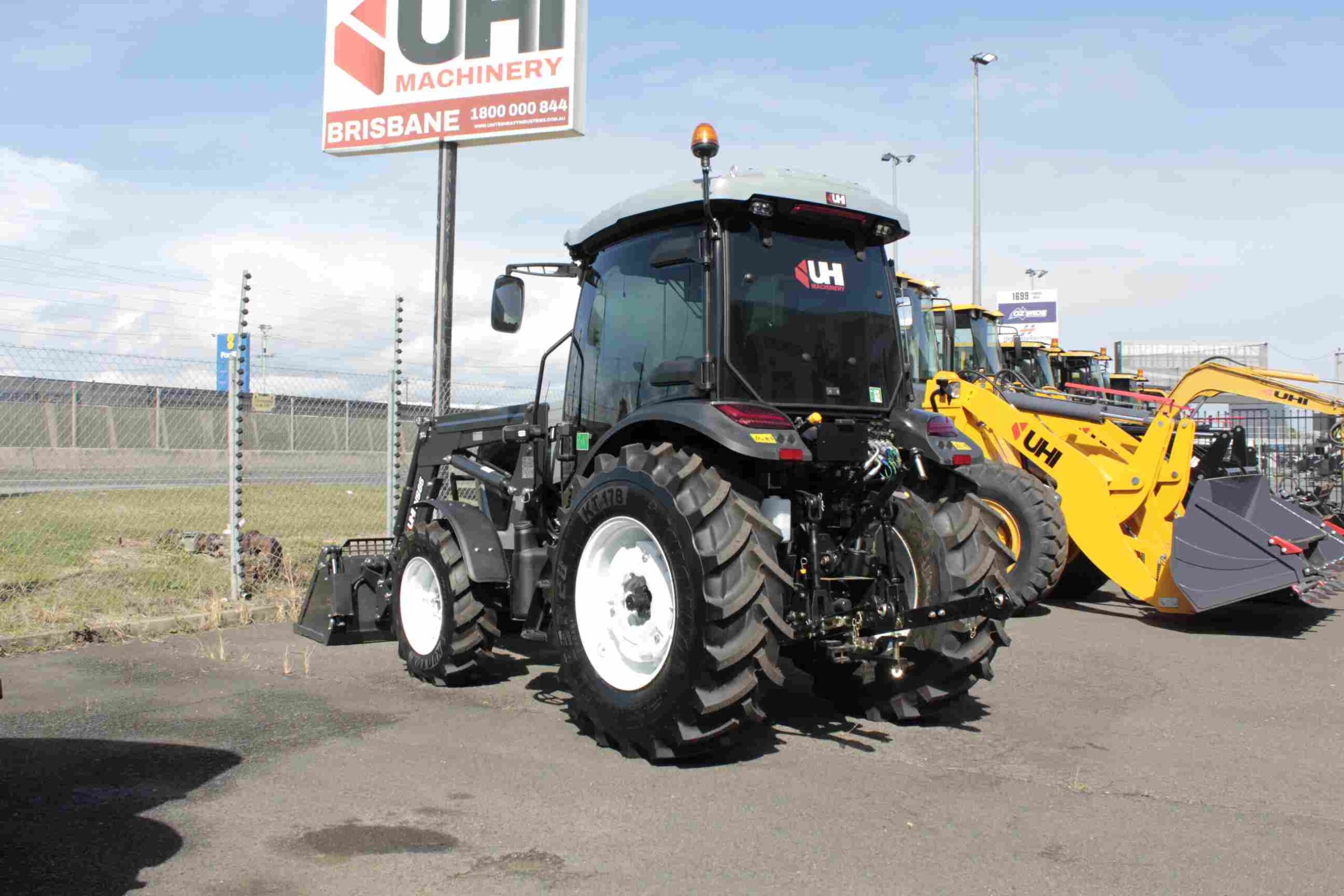 LGF654P 65HP Premium Tractor | UHI Machinery image 5