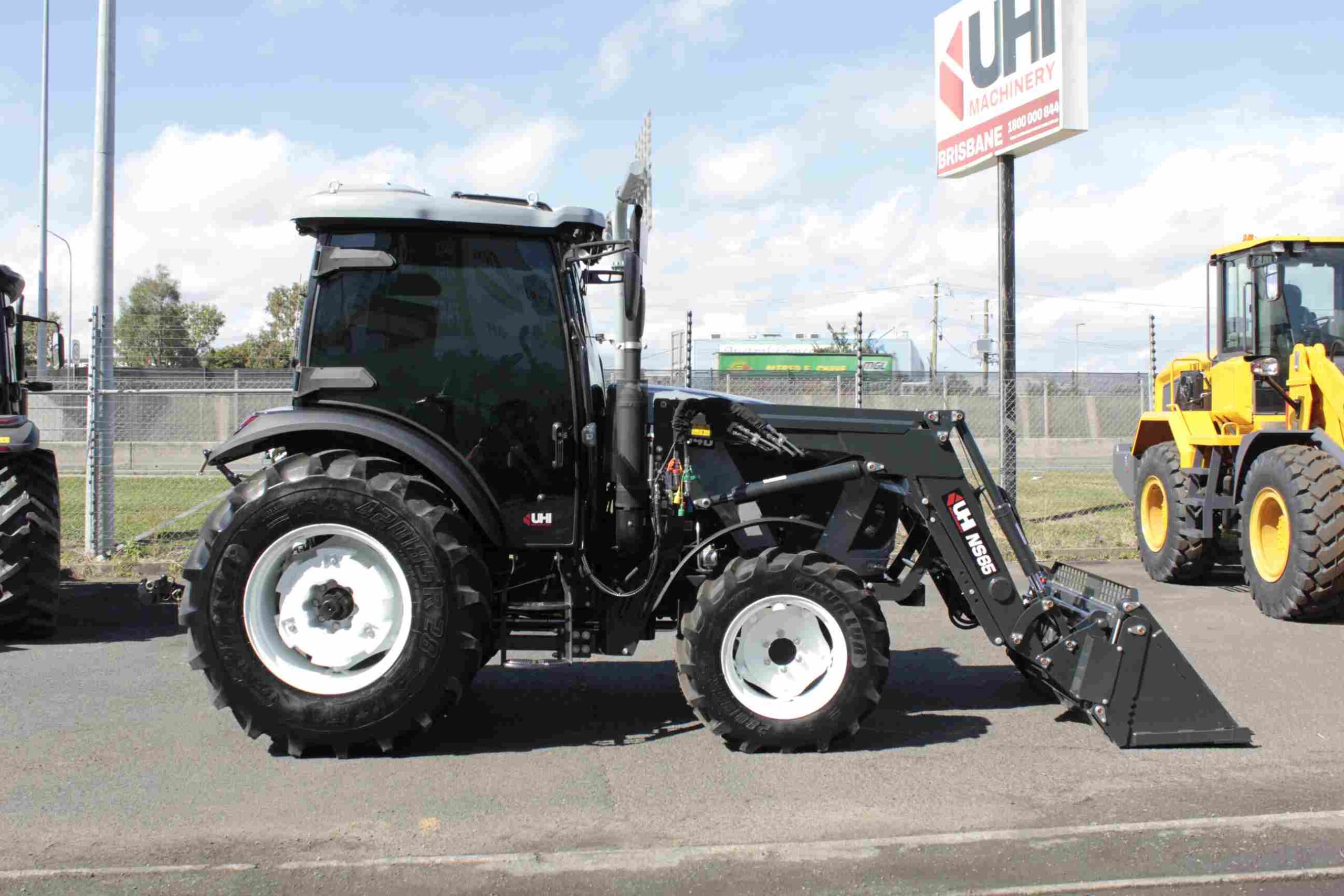 LGF654P 65HP Premium Tractor | UHI Machinery image 4