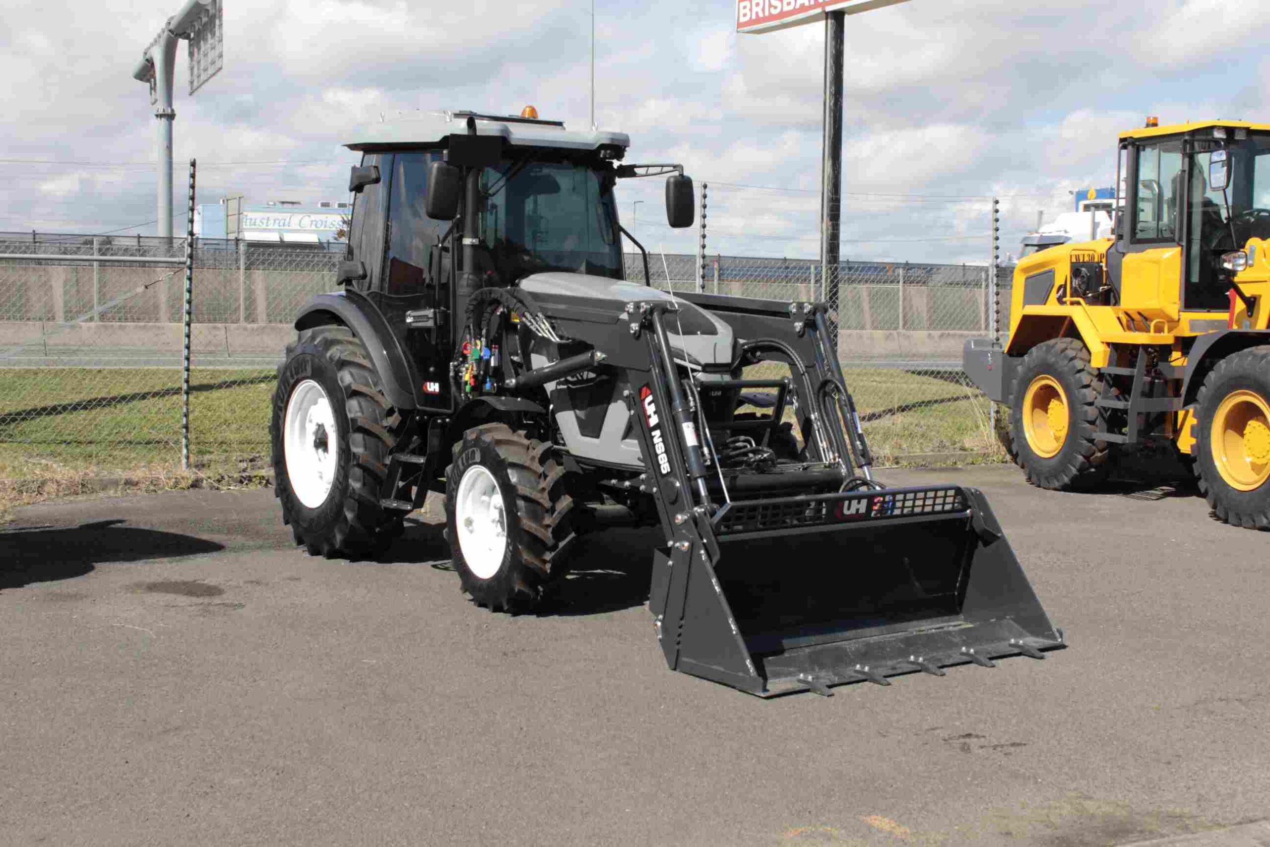 LGF654P 65HP Premium Tractor | UHI Machinery image 3