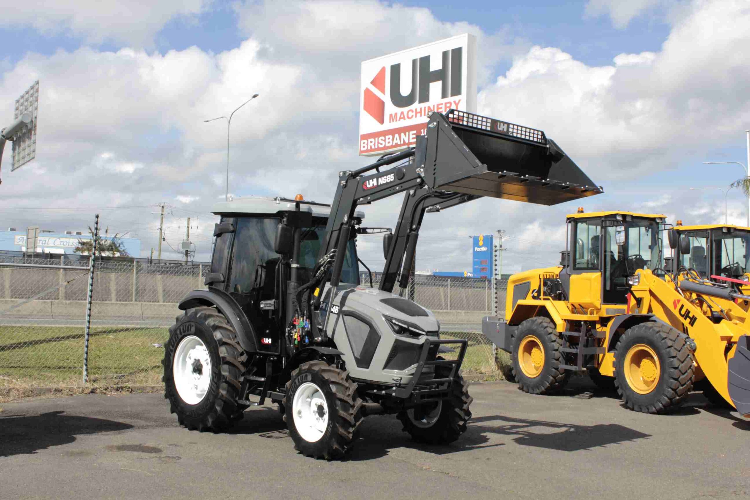 LGF754P 75HP Premium Tractor | UHI Machinery image 3