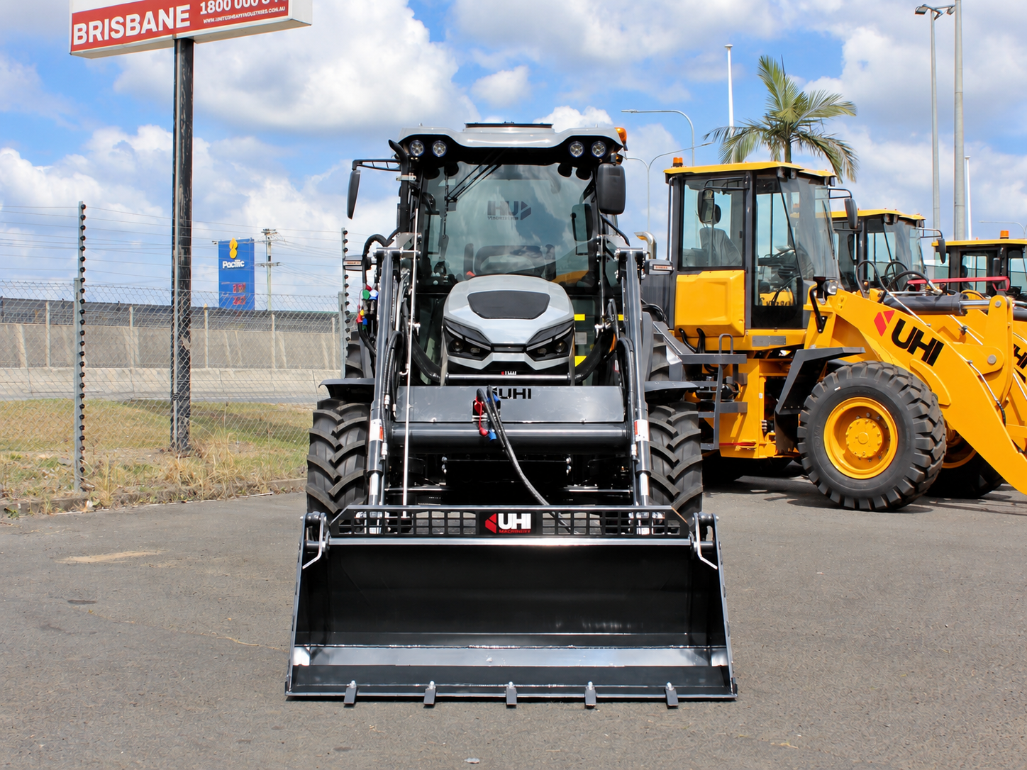 LGF1004P 100HP Premium Tractor | UHI Machinery image 11