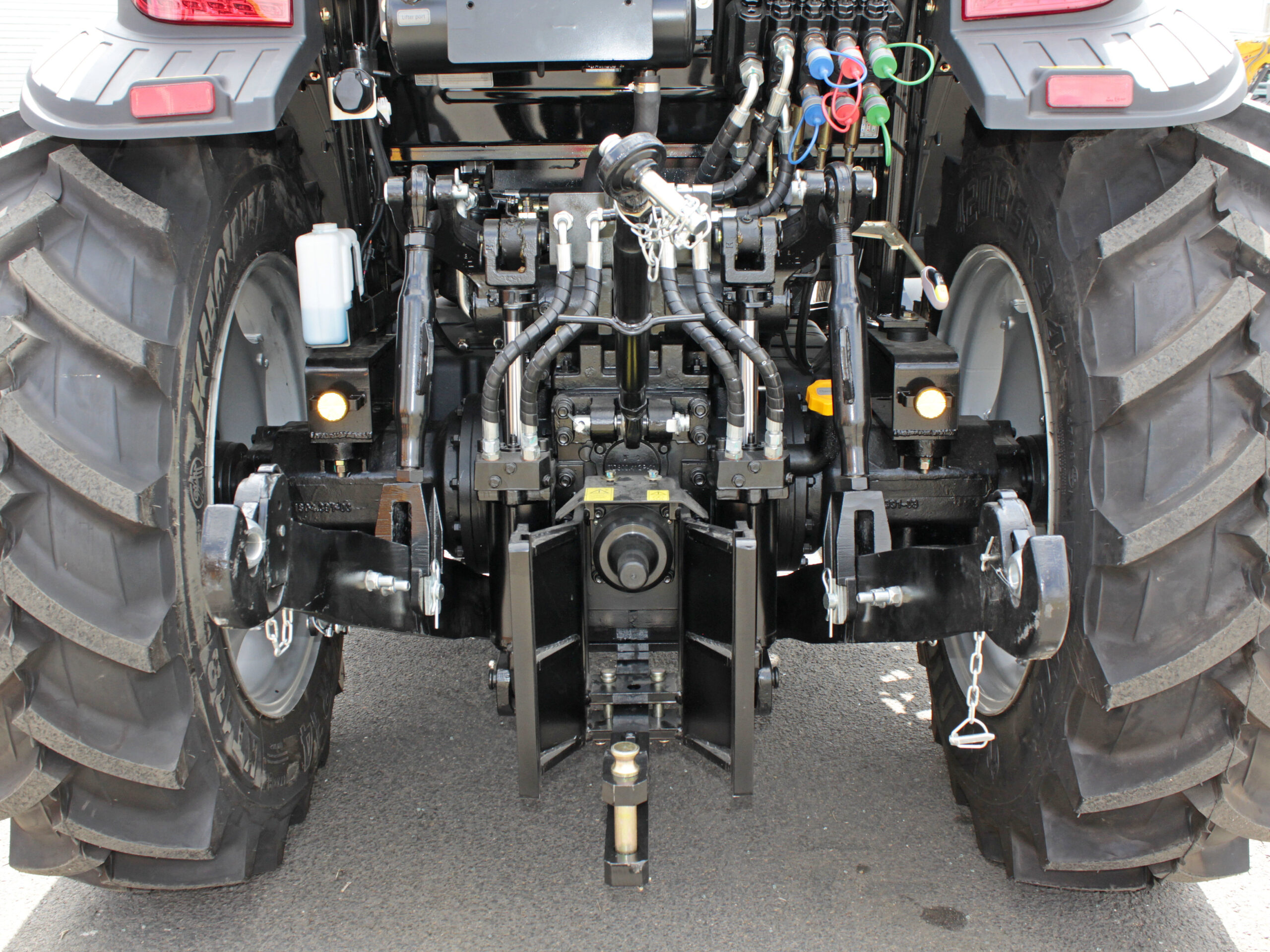 LGF1004P 100HP Premium Tractor | UHI Machinery image 13