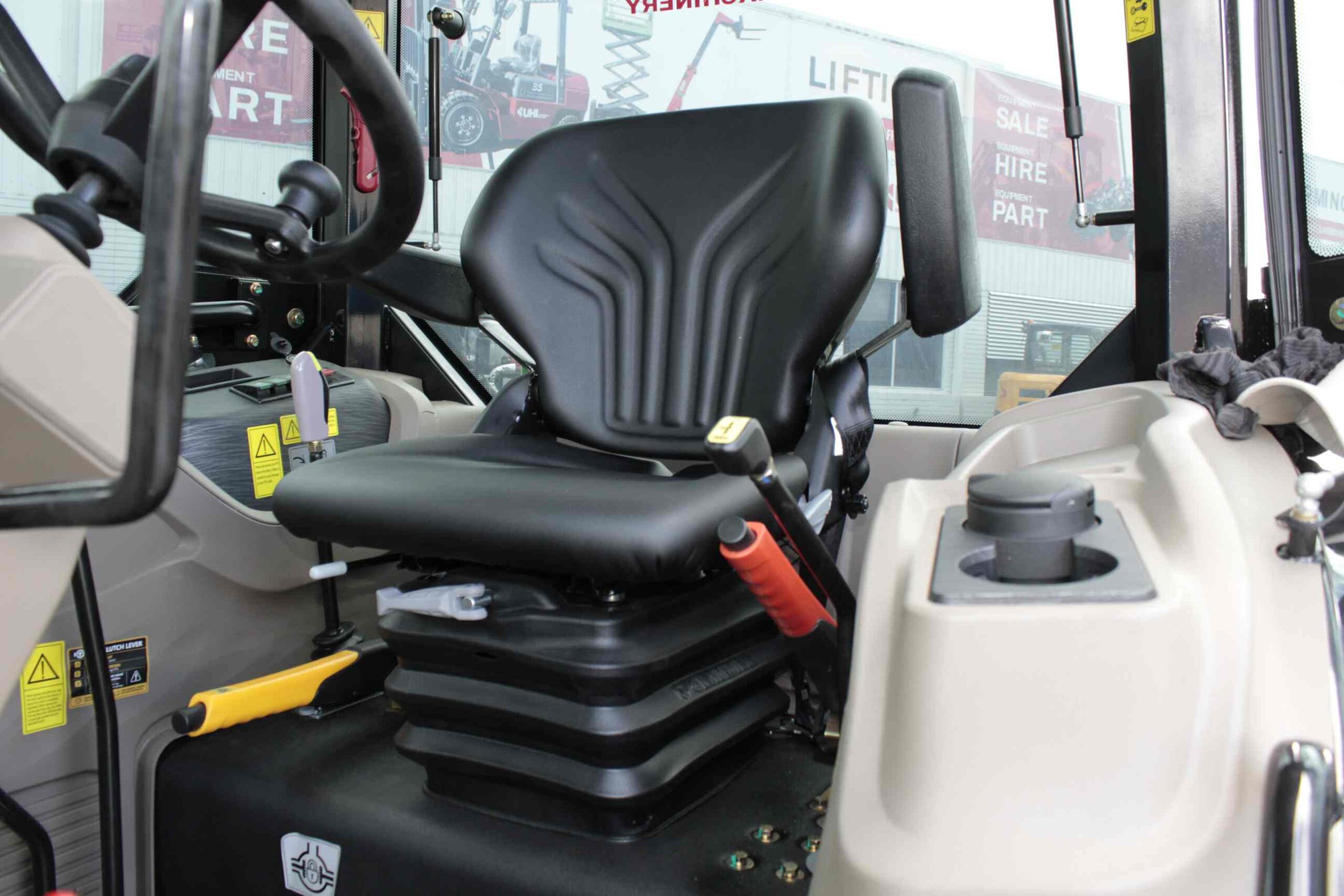 LGF654P 65HP Premium Tractor | UHI Machinery image 12