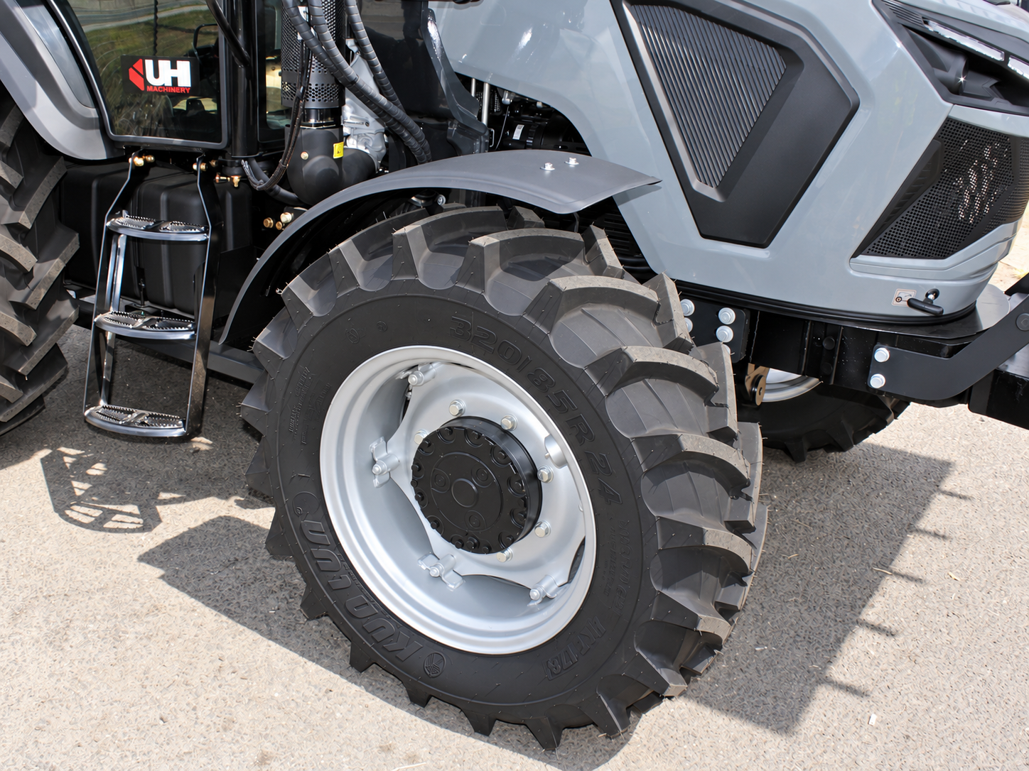 LGF1004P 100HP Premium Tractor | UHI Machinery image 16