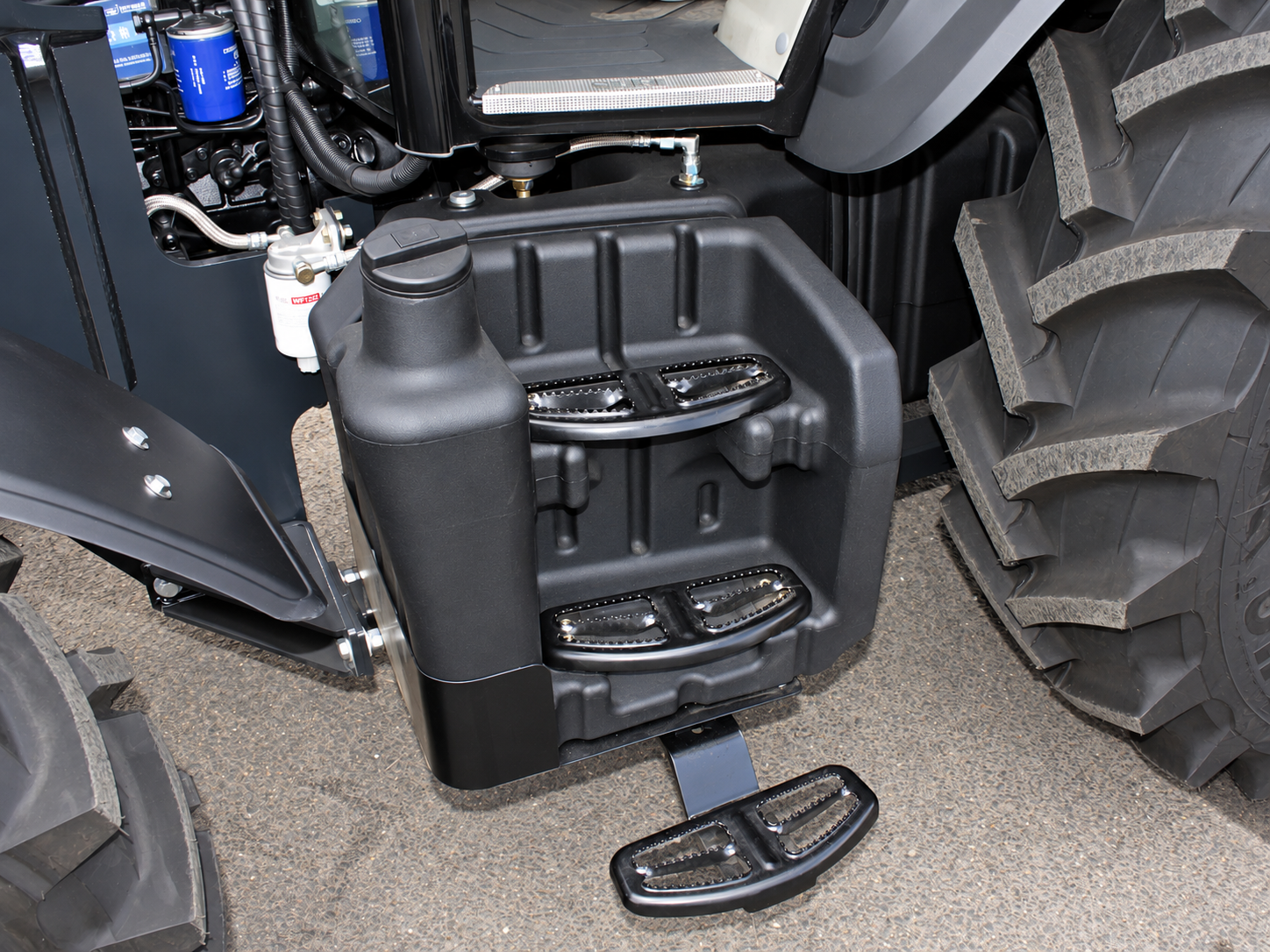LGF1004P 100HP Premium Tractor | UHI Machinery image 17