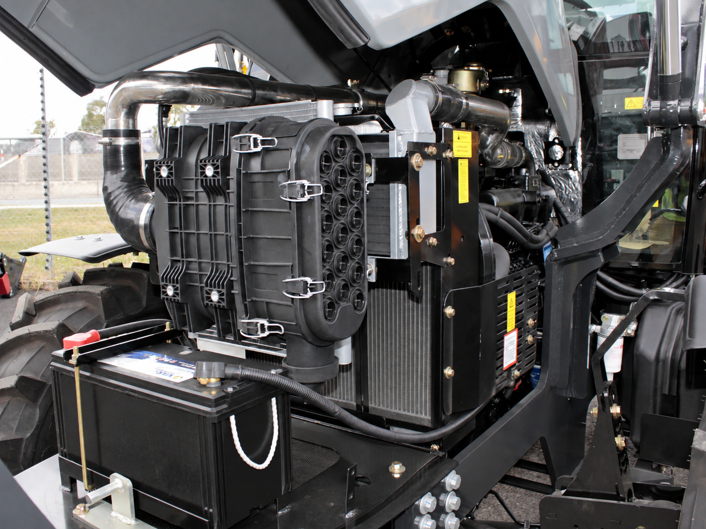 LGF1004P 100HP Premium Tractor | UHI Machinery image 18