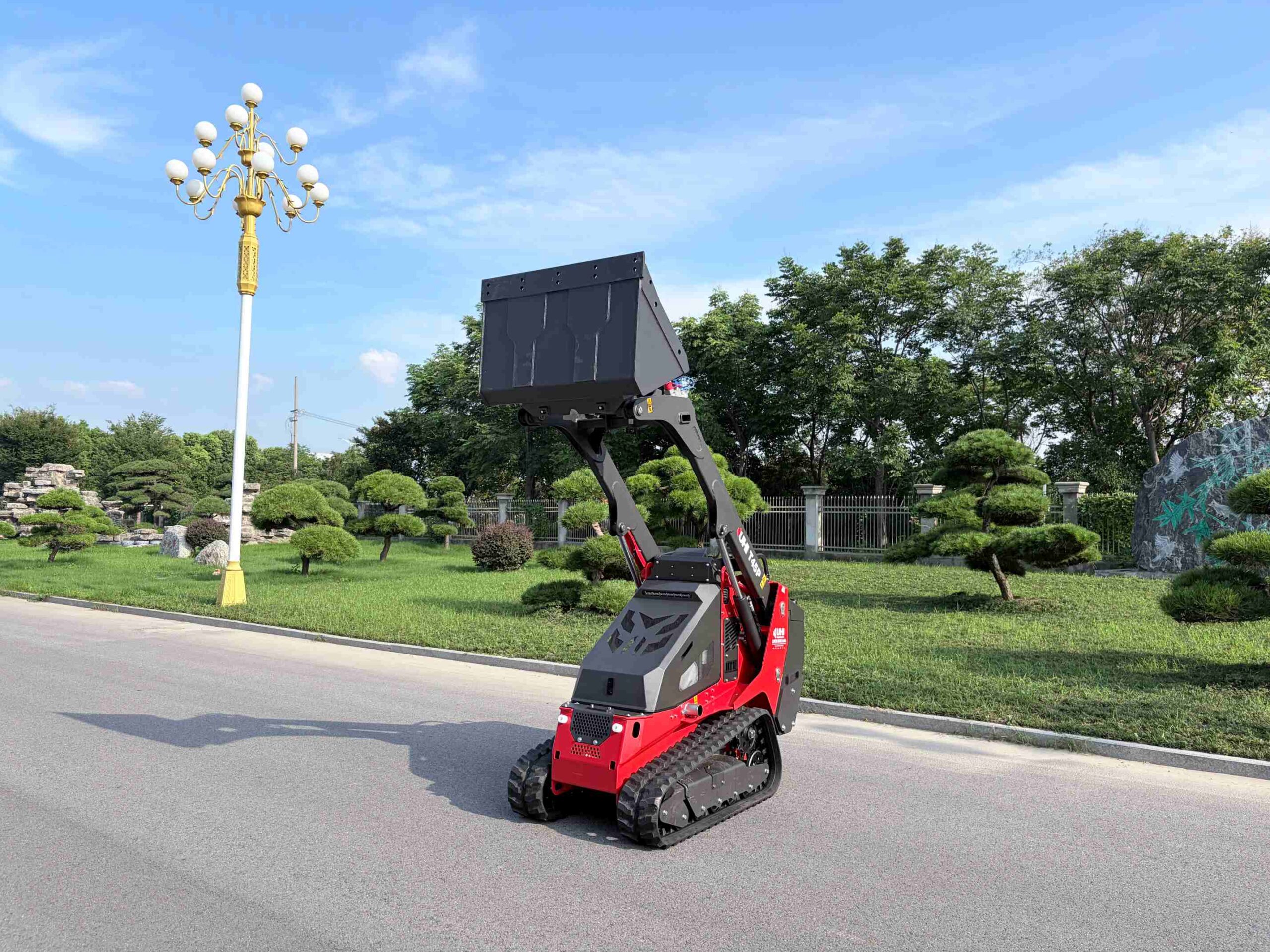 T45P Tracked Mini Loader with 25HP Kubota Engine | UHI Machinery - Image 11