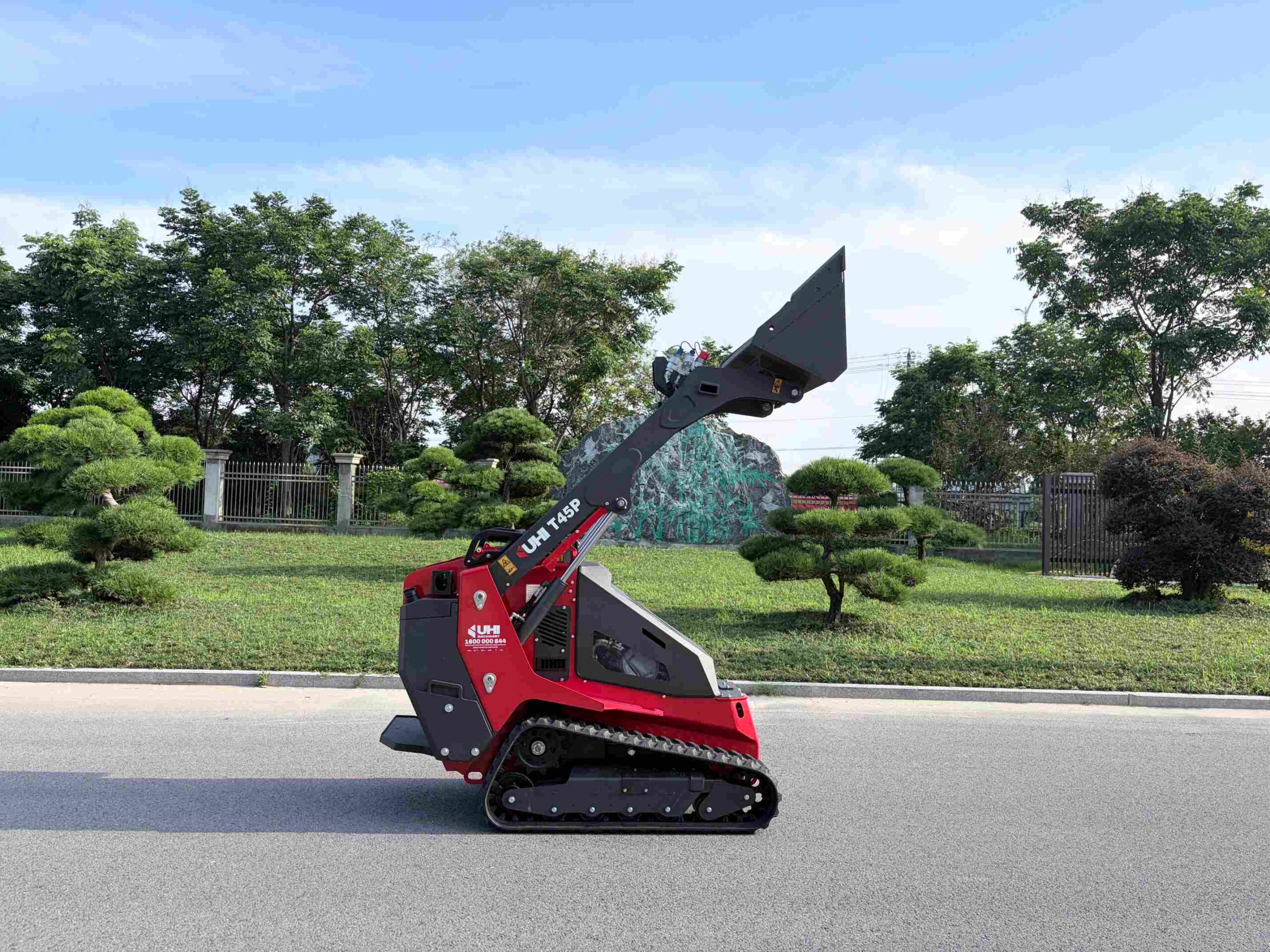 T45P Tracked Mini Loader with 25HP Kubota Engine | UHI Machinery - Image 4