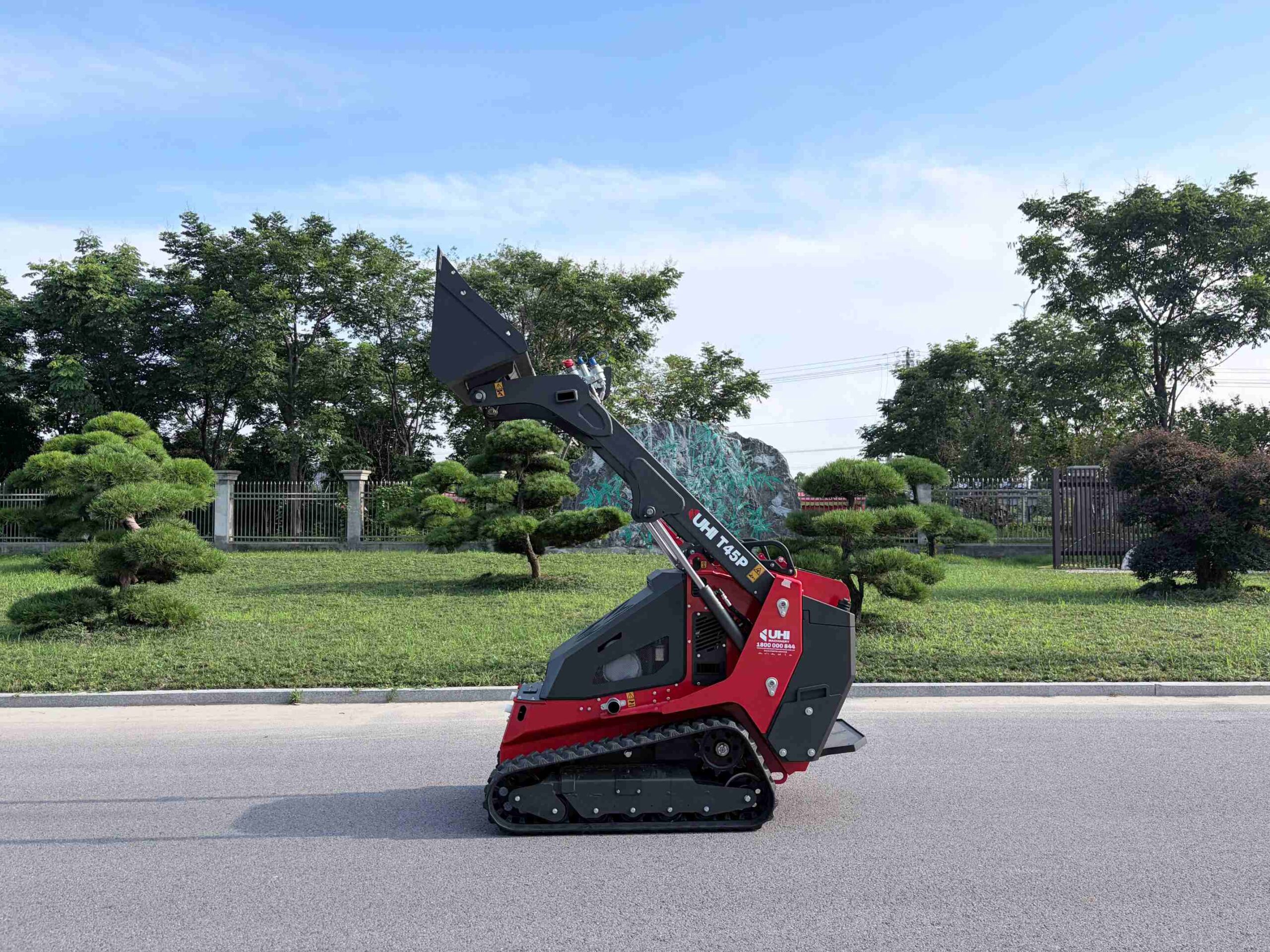 T45P Tracked Mini Loader with 25HP Kubota Engine | UHI Machinery - Image 7