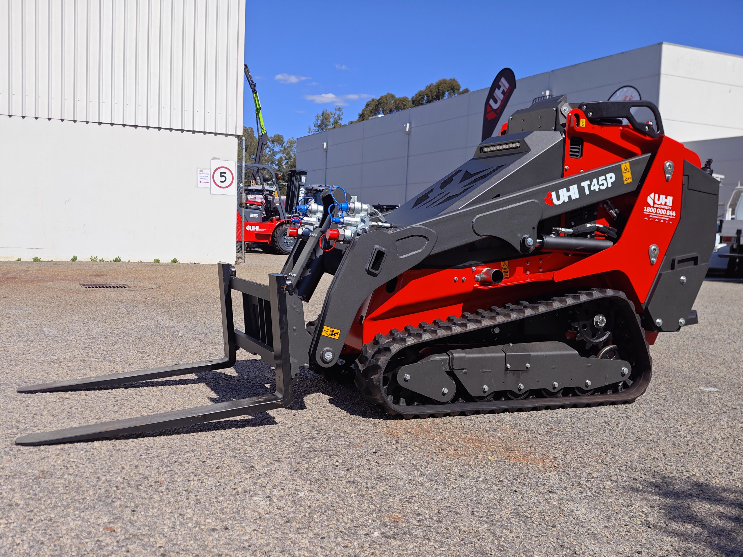 T45P Tracked Mini Loader with 25HP Kubota Engine | UHI Machinery image 7