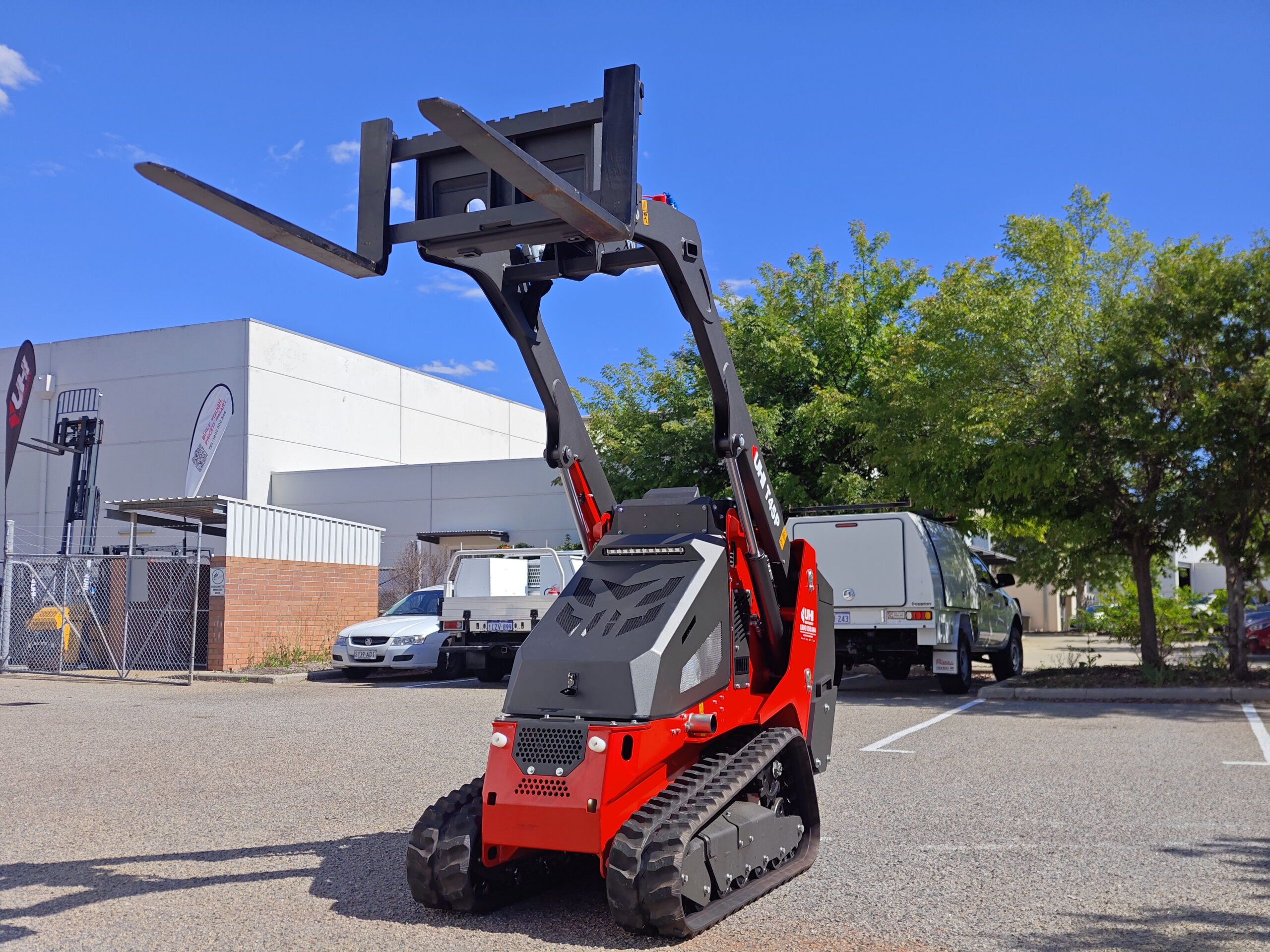 T45P Tracked Mini Loader with 25HP Kubota Engine | UHI Machinery image 11