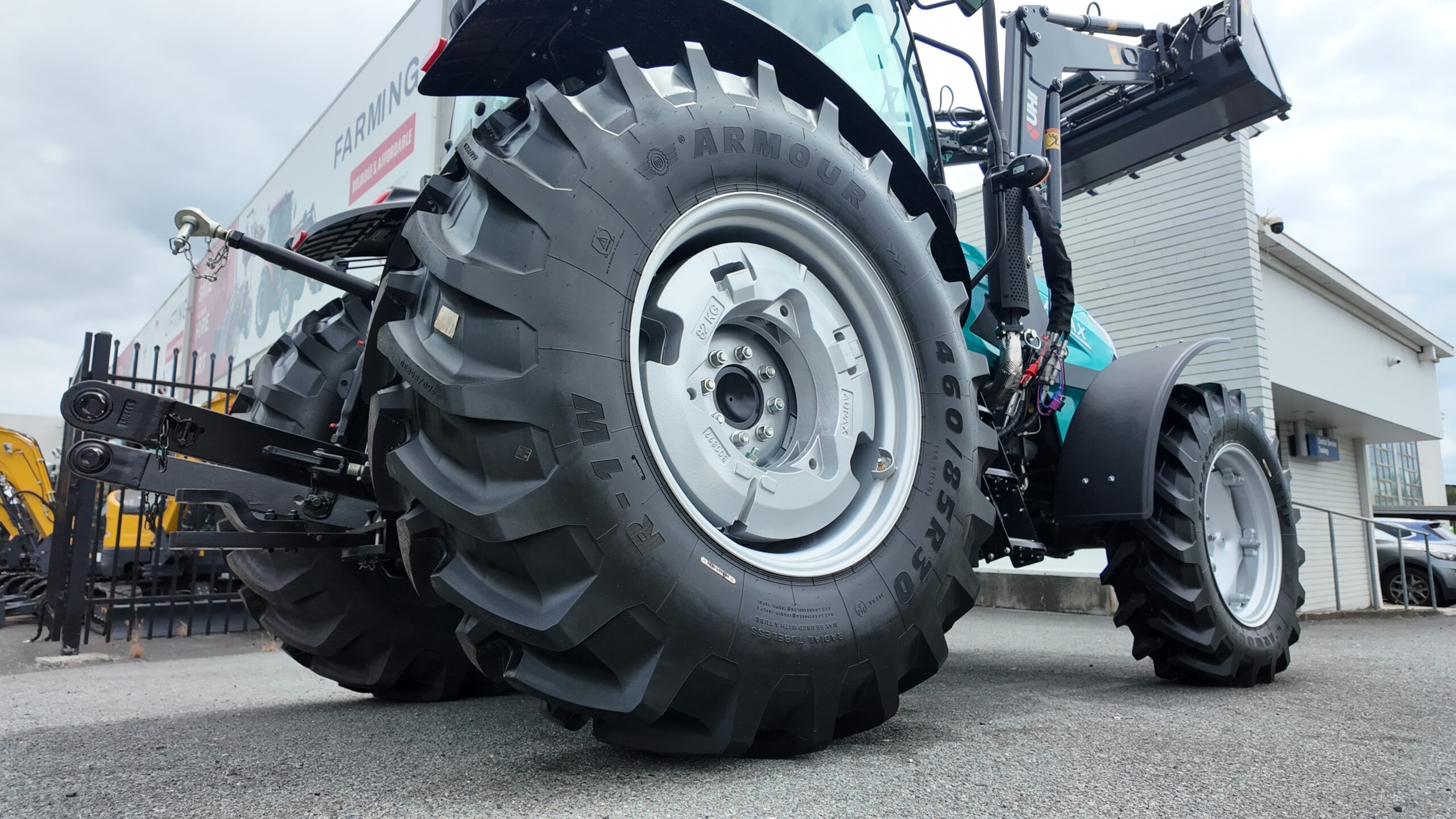 AUPAX4075 75HP Elite Tractor | UHI Machinery image 12