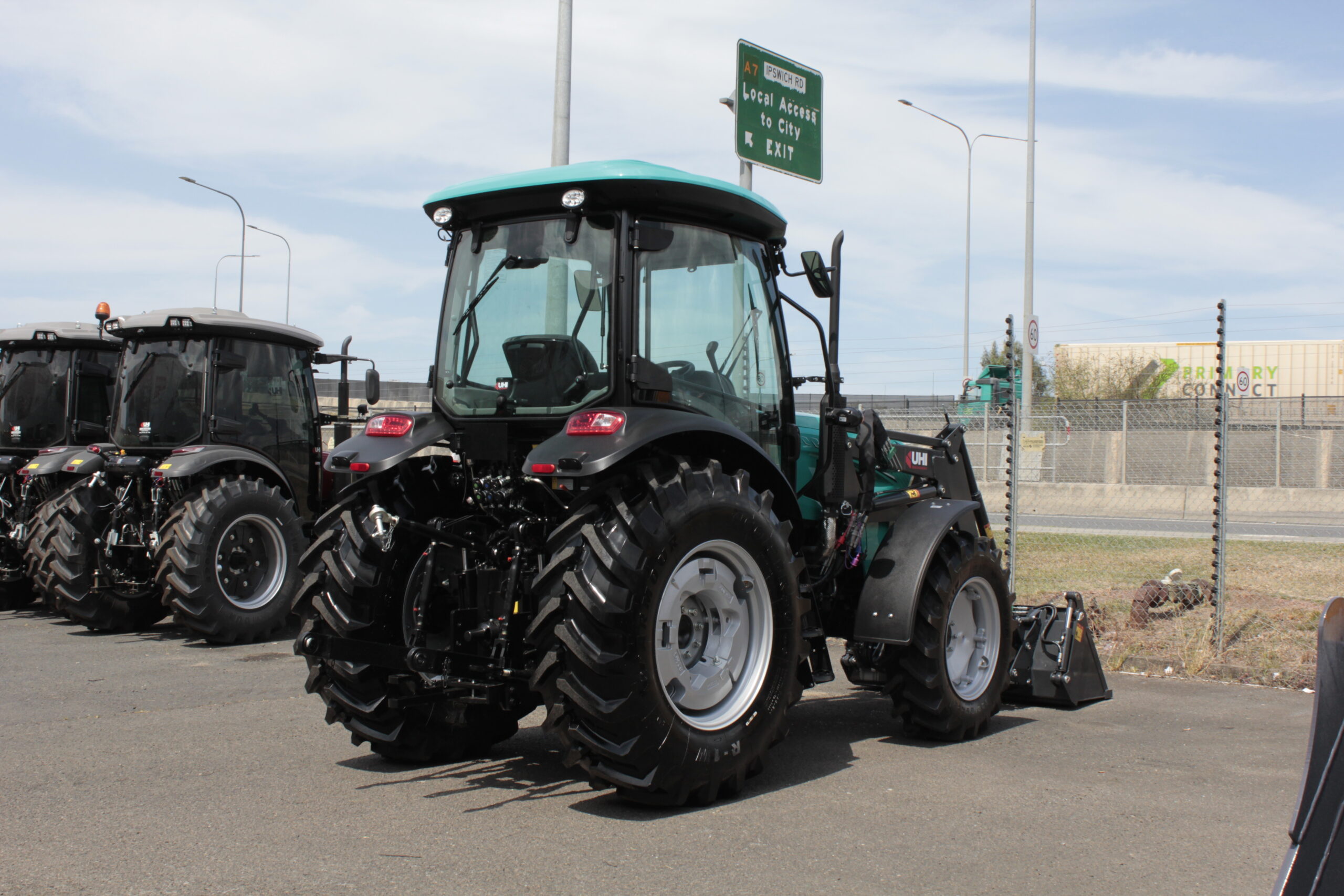AUPAX4075 75HP Elite Tractor | UHI Machinery image 7