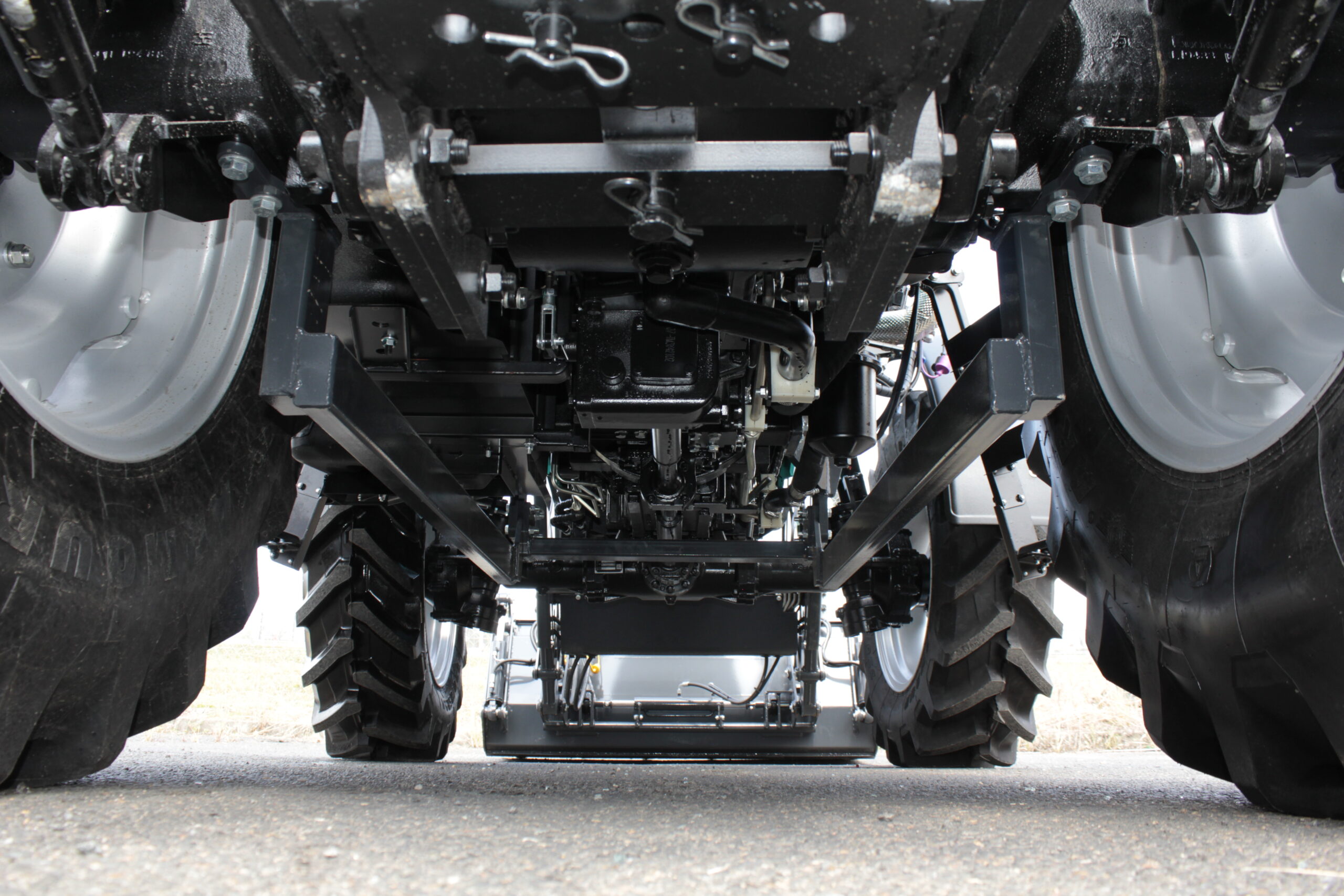 AUPAX4075 75HP Elite Tractor | UHI Machinery image 13