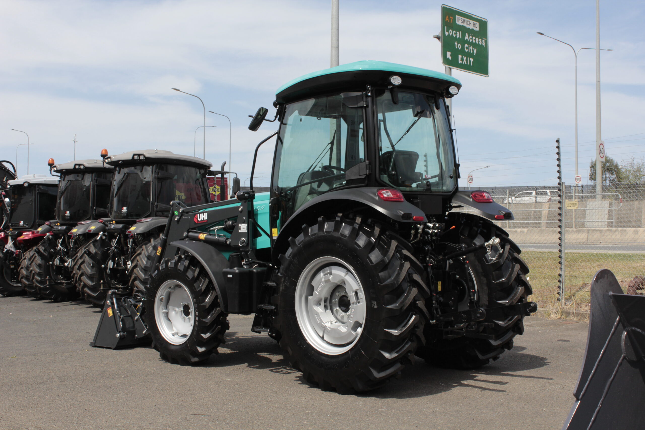 AUPAX4075 75HP Elite Tractor | UHI Machinery image 10