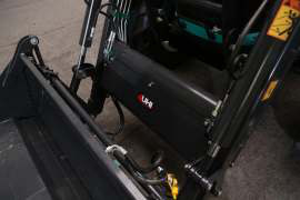 Loader crossmember and lift frame