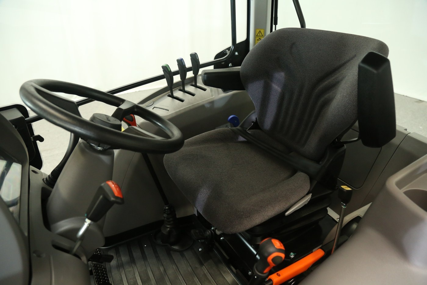 AUPAX4090 90HP Elite Tractor | UHI Machinery image 18