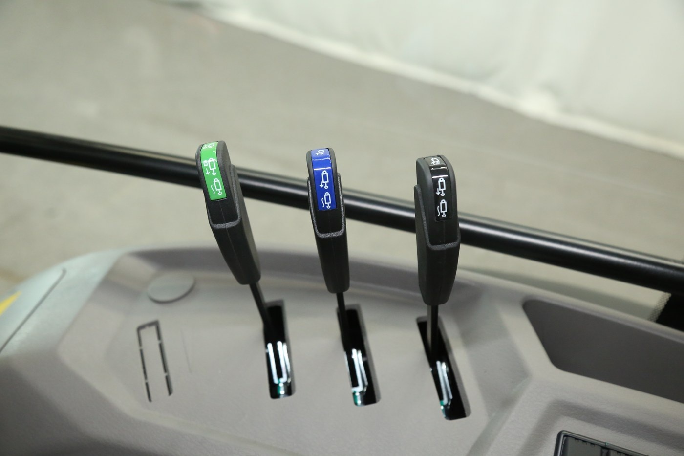 Side hydraulic control levers