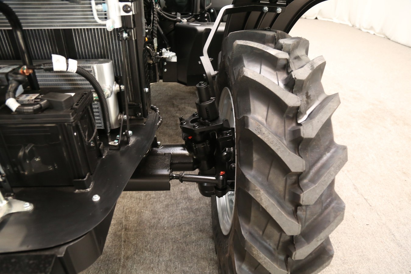 Rear tyre and drivetrain detail