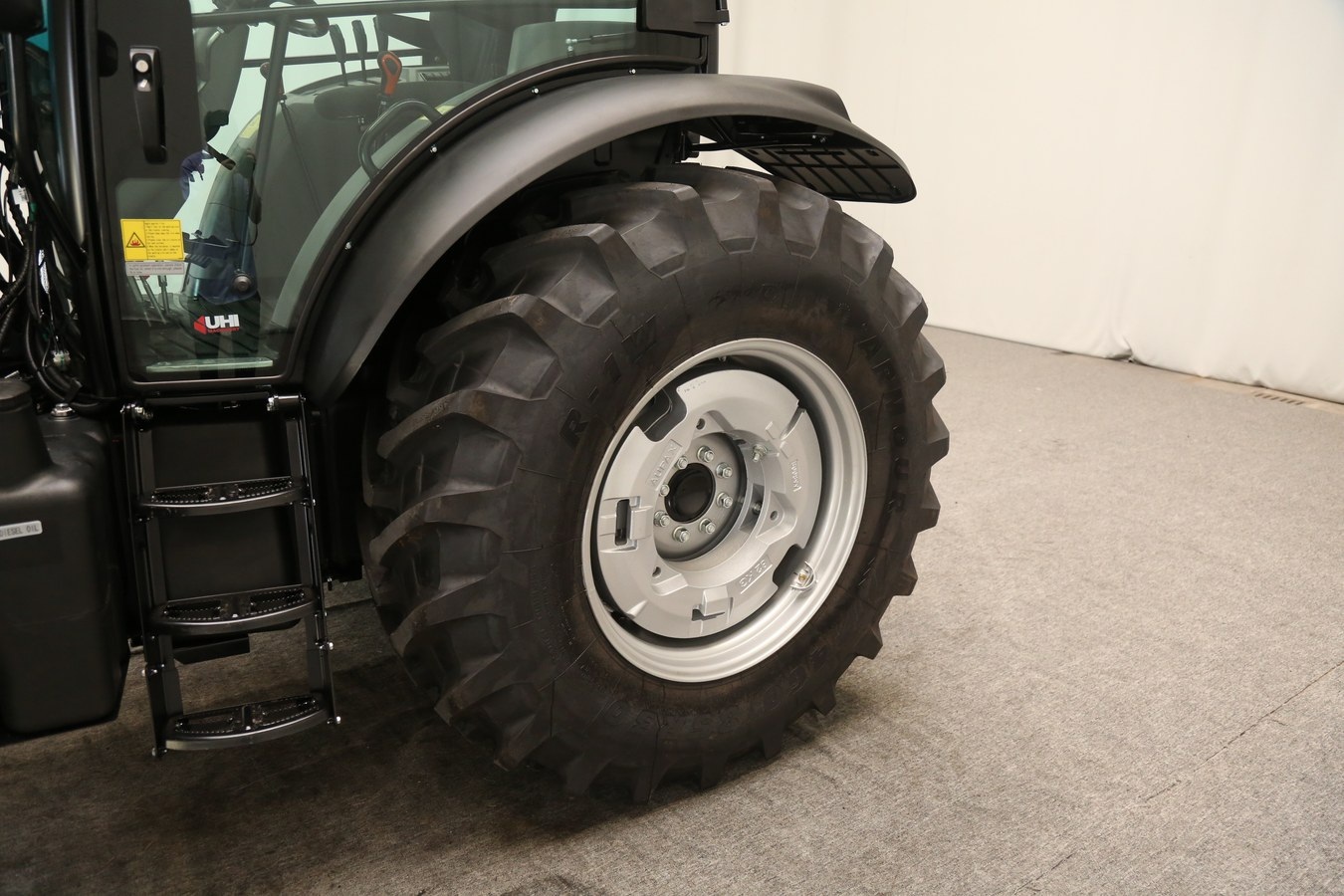 Front tyre package detail