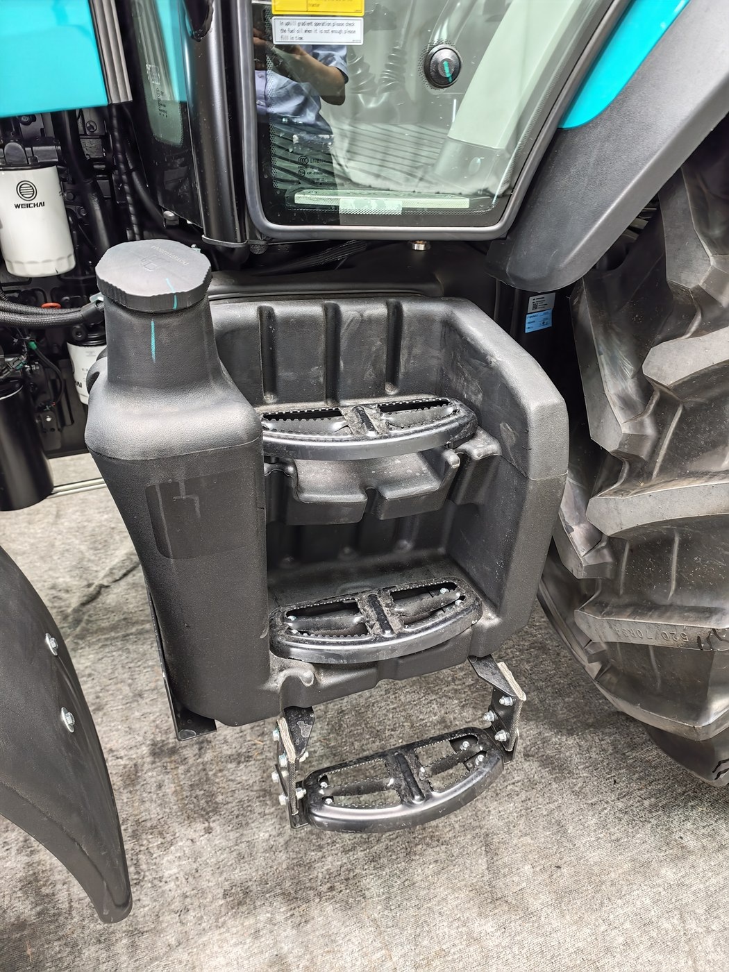 Multi-step cab access